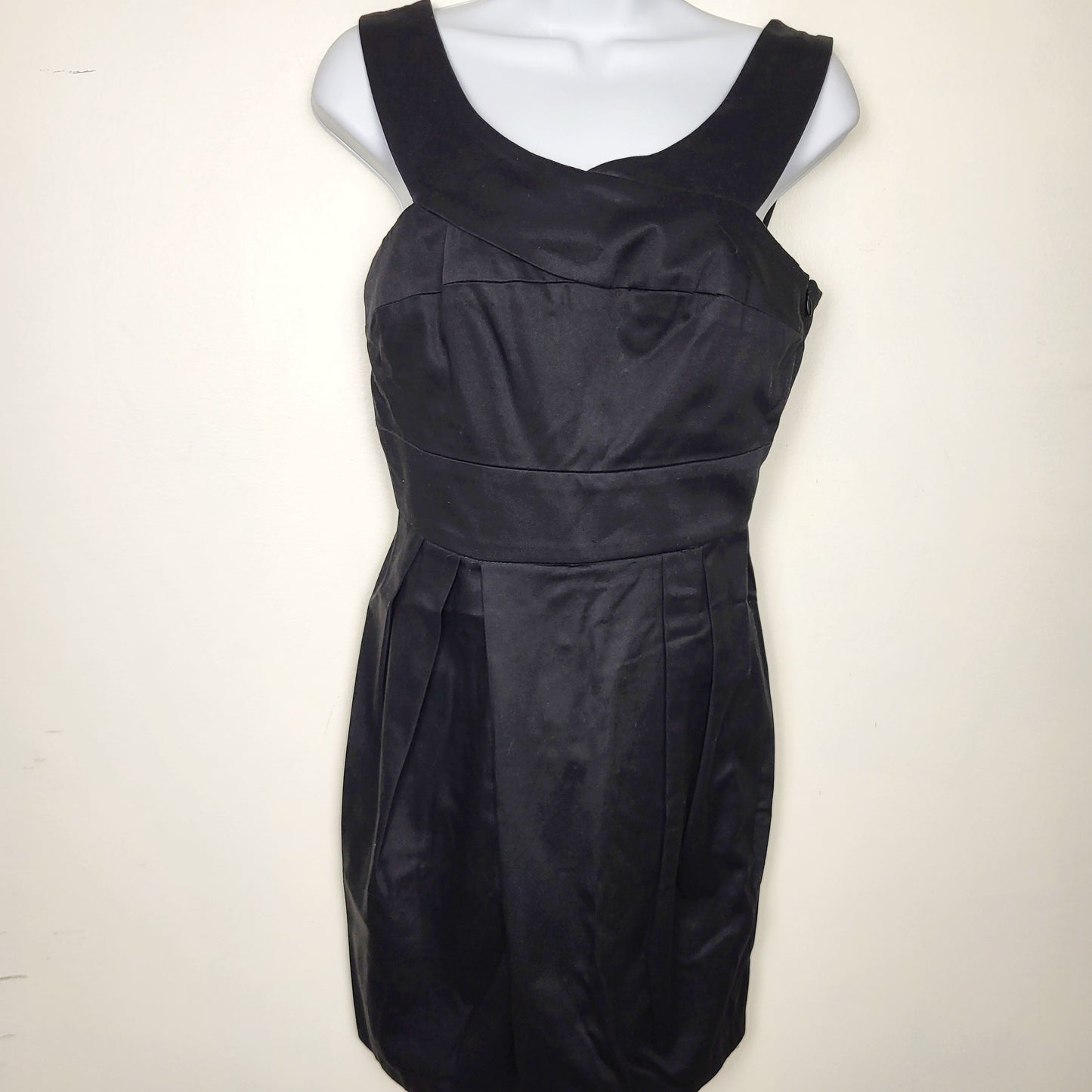 DPAR1 - Le Chateau black sleeveless sheath dress. Size small