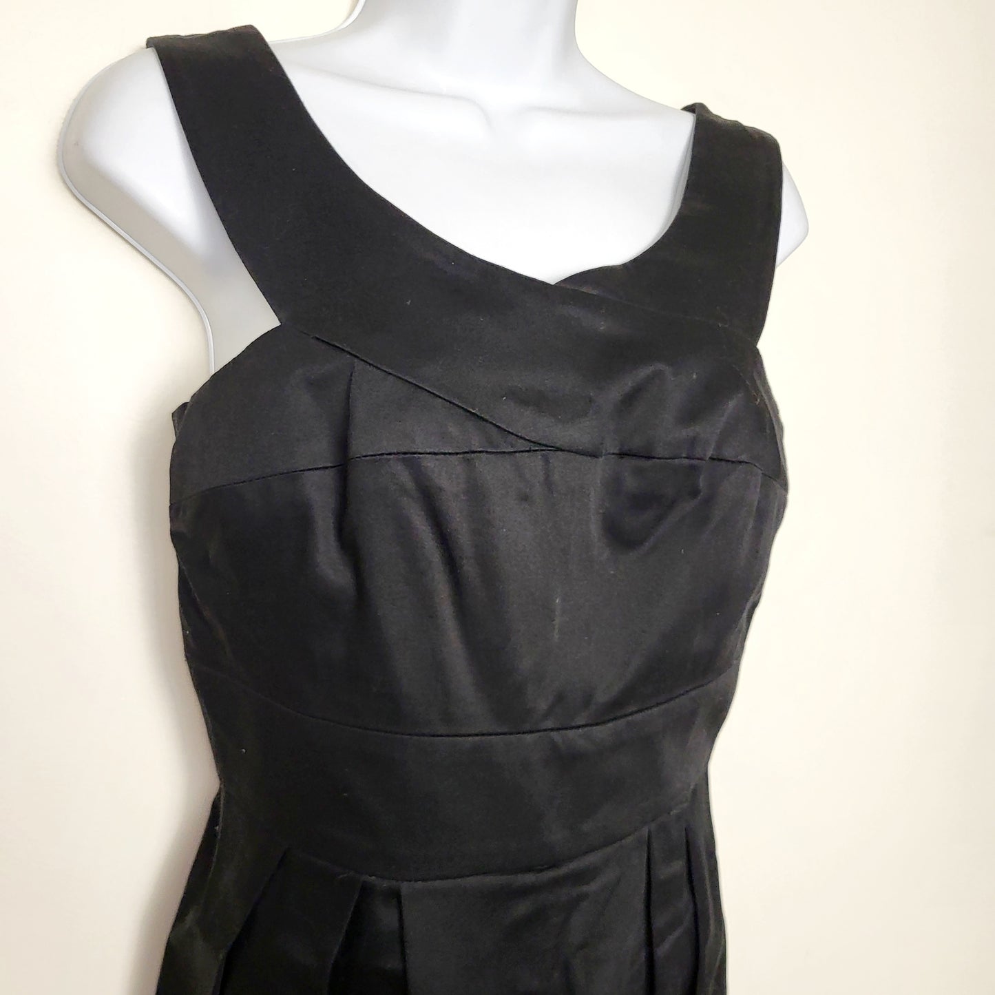 DPAR1 - Le Chateau black sleeveless sheath dress. Size small