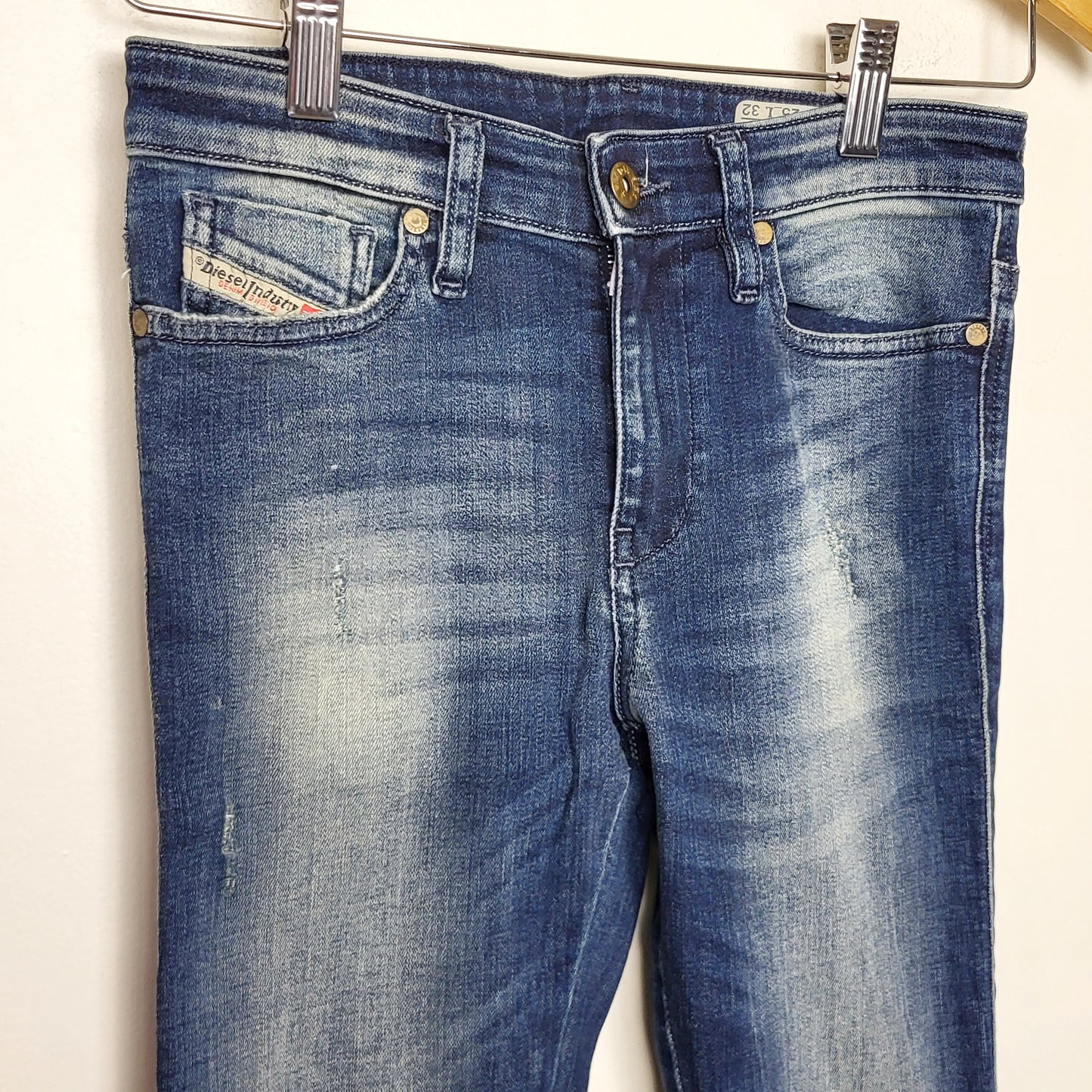 DPAR1 - Diesel "Skinzee" Super Slim skinny Jeans. Size 25