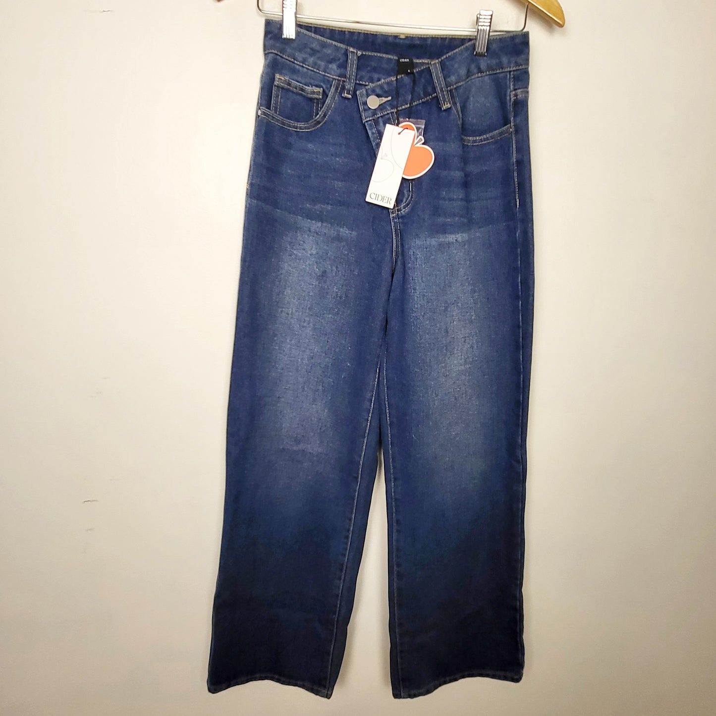 DPAR1 - NEW - Cider Clothing high waist wide leg jeans with asymmetrical fly. Size small