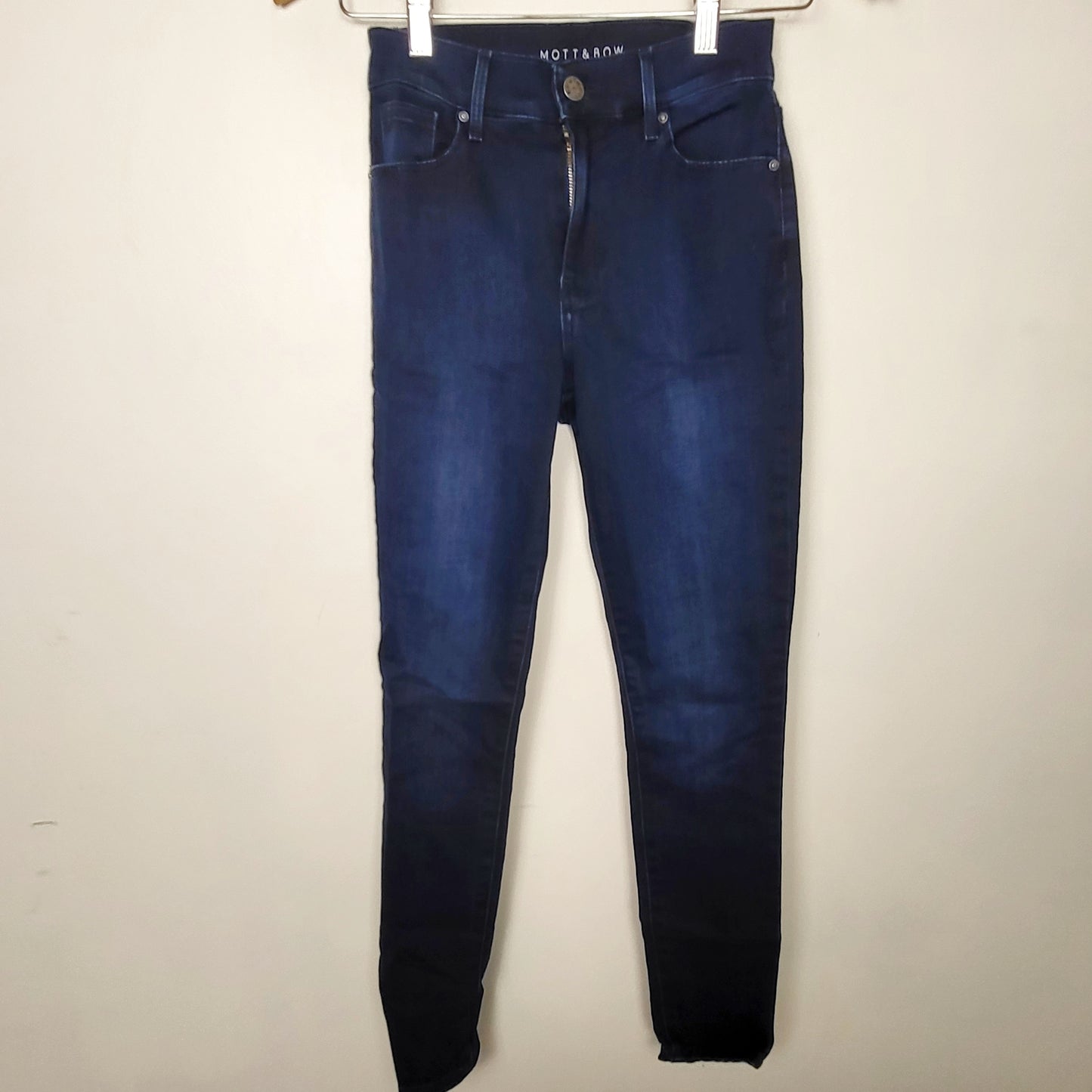 DPAR - Mott and Bow high rise skinny jeans. Size 25