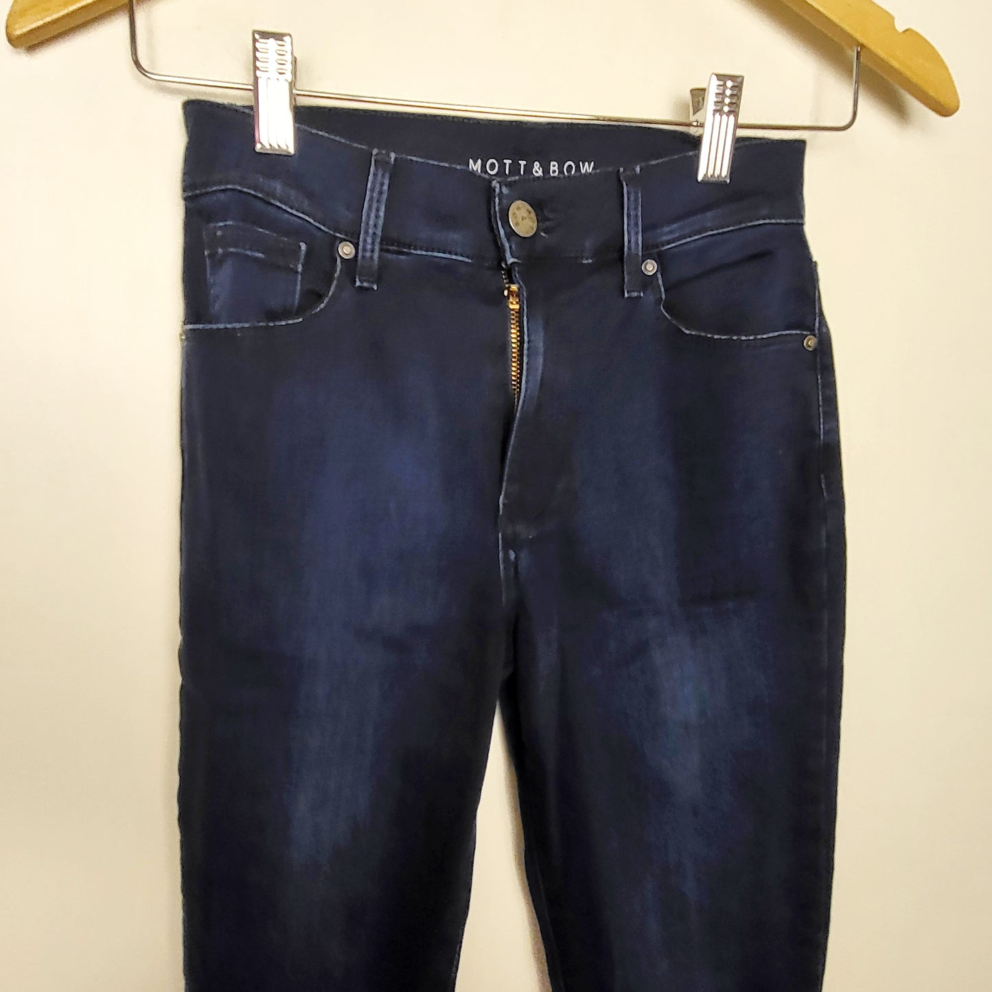 DPAR - Mott and Bow high rise skinny jeans. Size 25