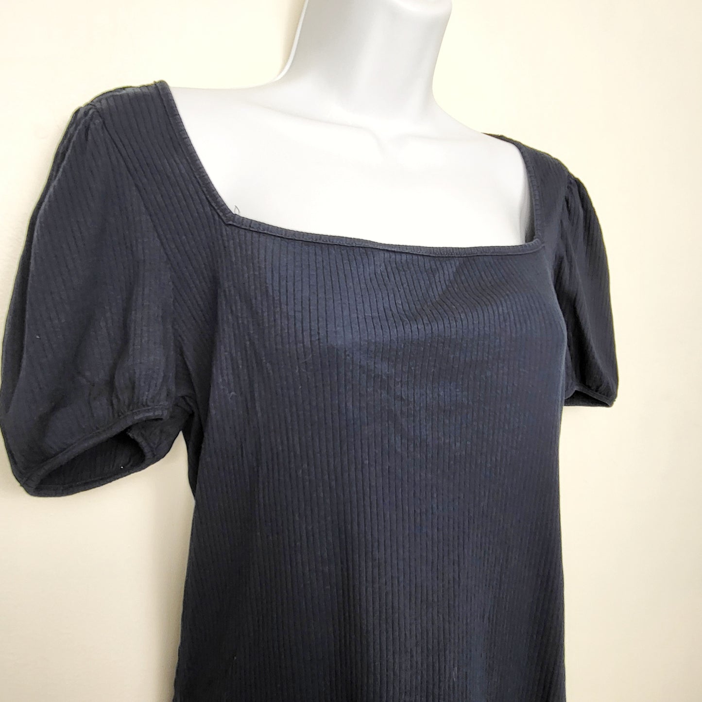 BAUB1 - Vero Moda navy ribbed square nexk t-shirt. Size large