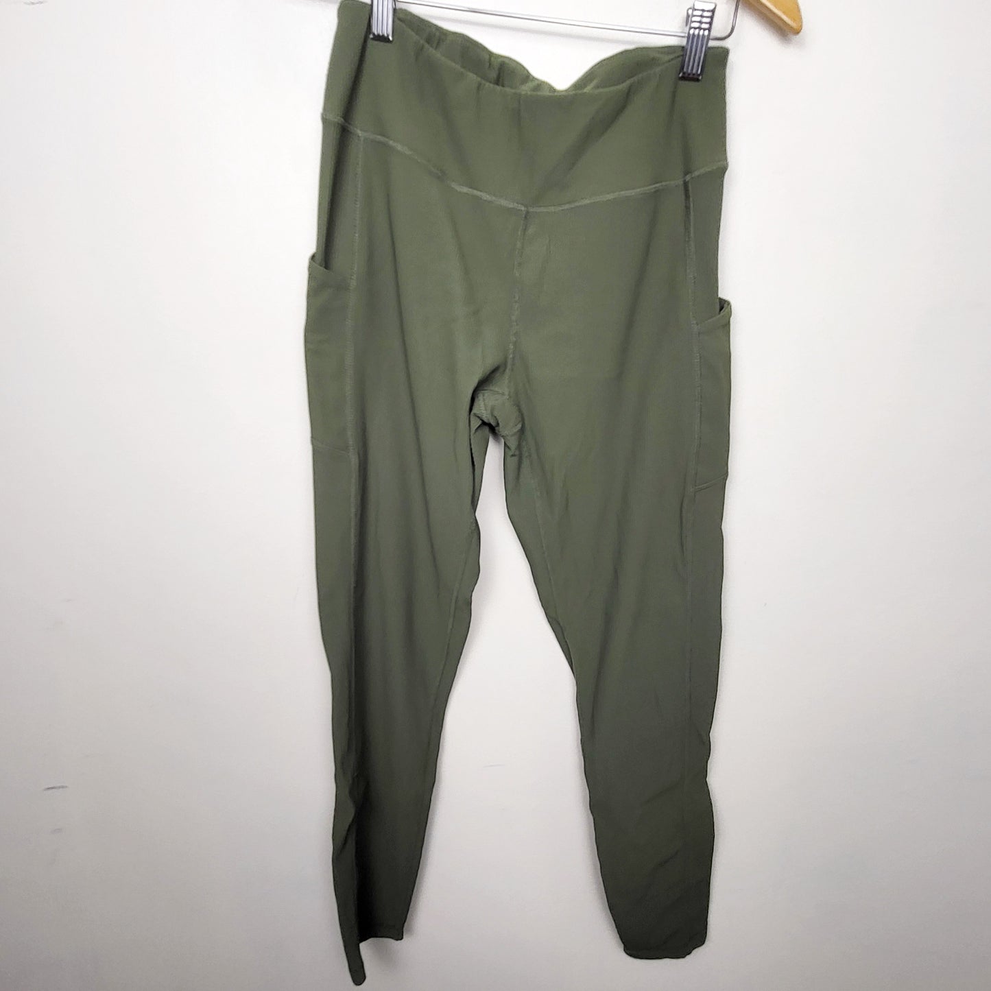 BAUB1 - Rae Mode olive green 2pc active set. Size large