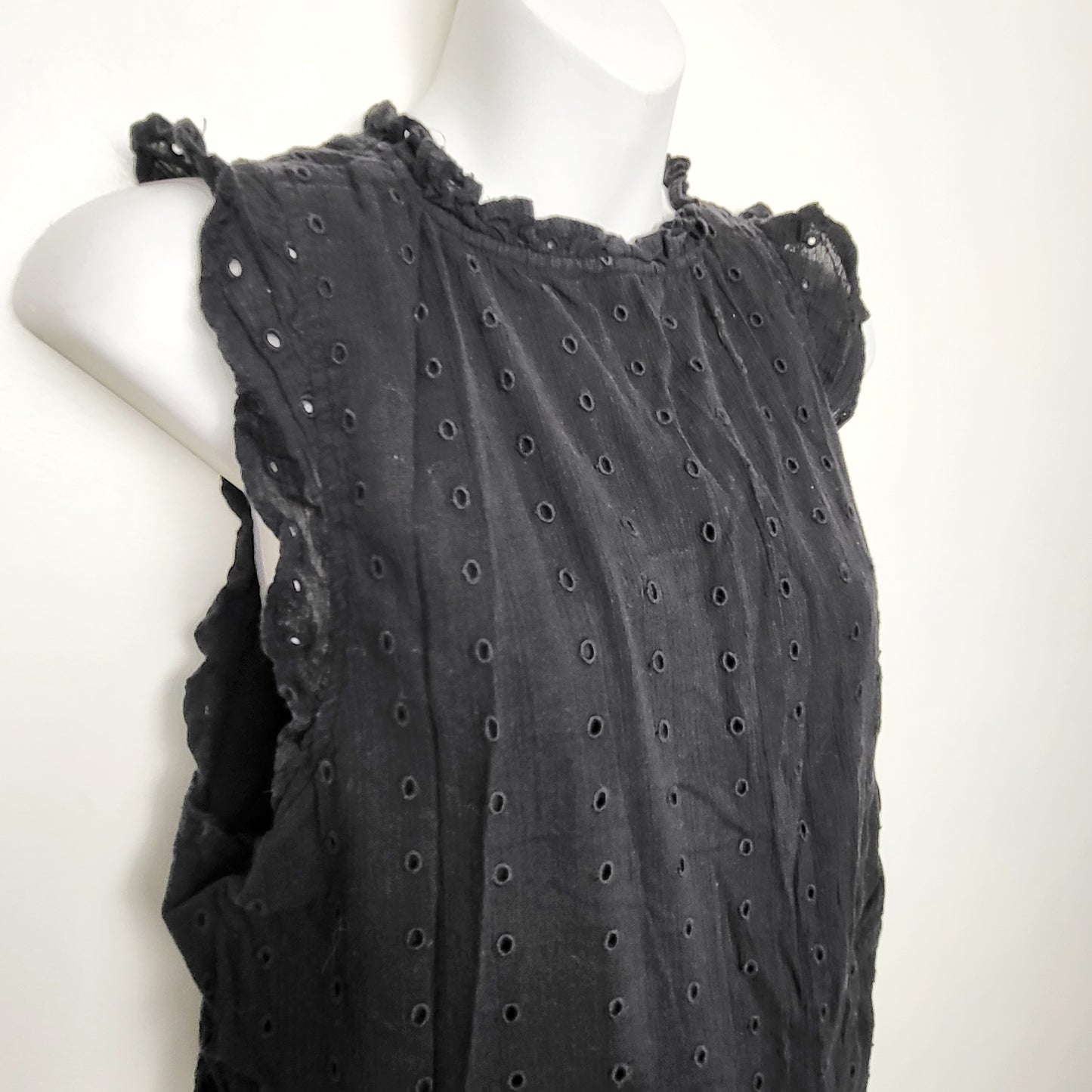 BAUB1 - Lauren Conrad black eyelet top with ruffle sleeves. Size XL (measures more like a large)