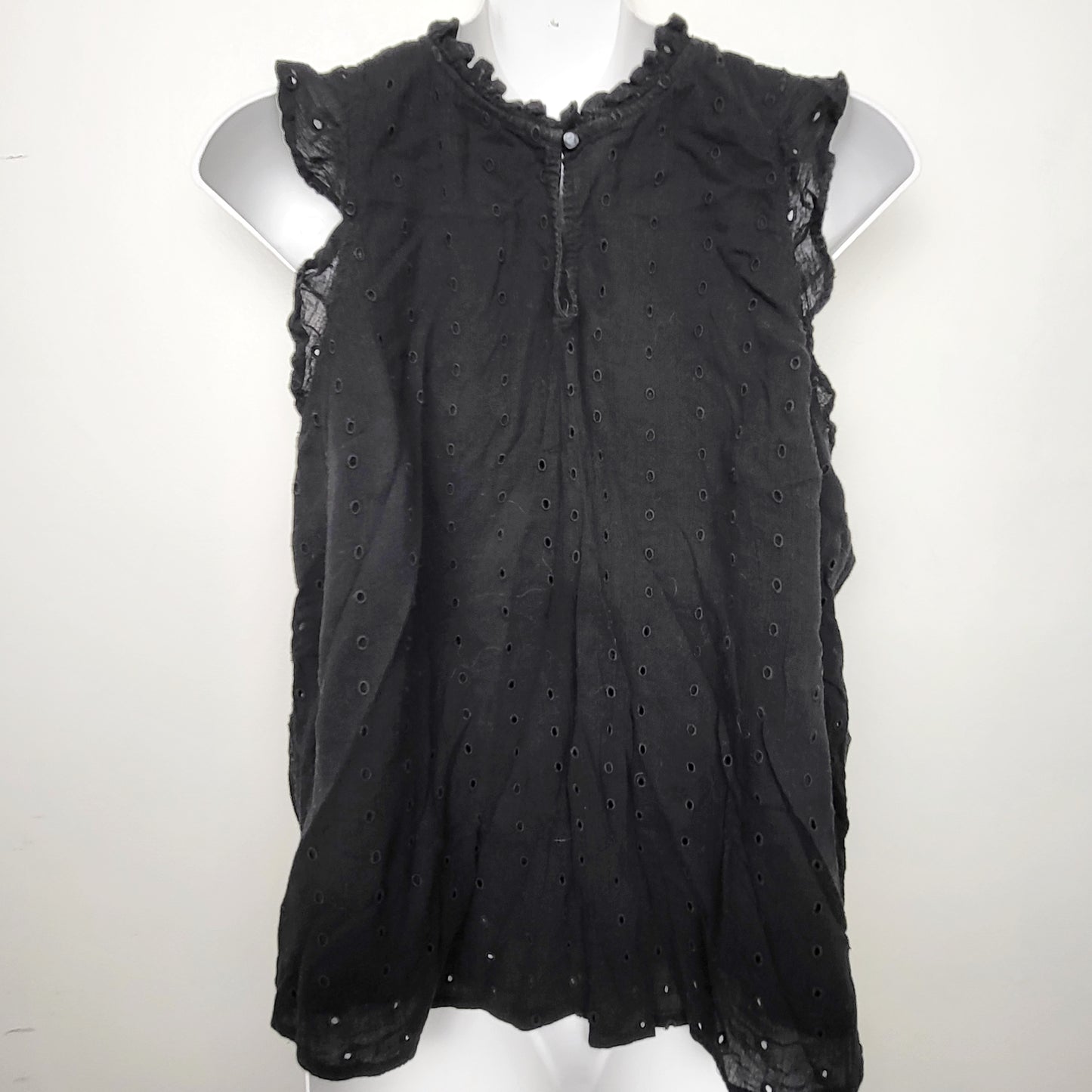 BAUB1 - Lauren Conrad black eyelet top with ruffle sleeves. Size XL (measures more like a large)