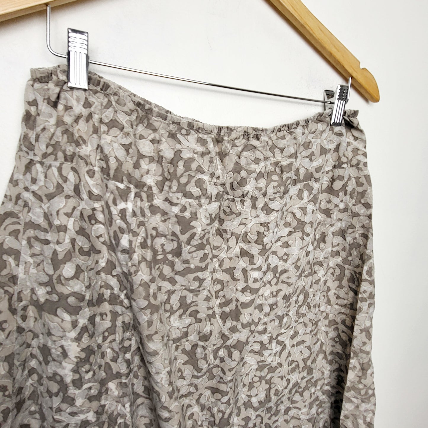 BAUB1 - Mawai (Vancouver company) neutral patterned silk midi skirt.