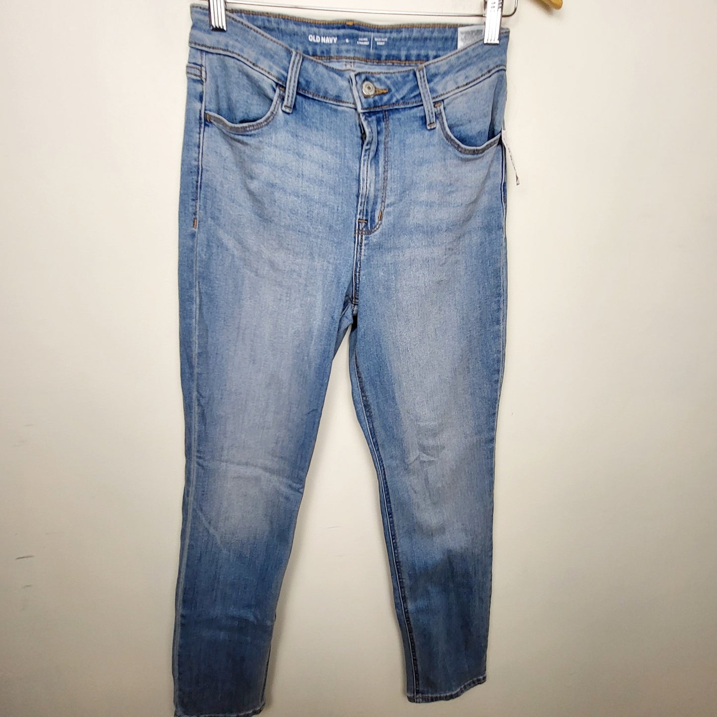 BAUB1 - NEW - Old Navy high rise straight jeans. Size 6