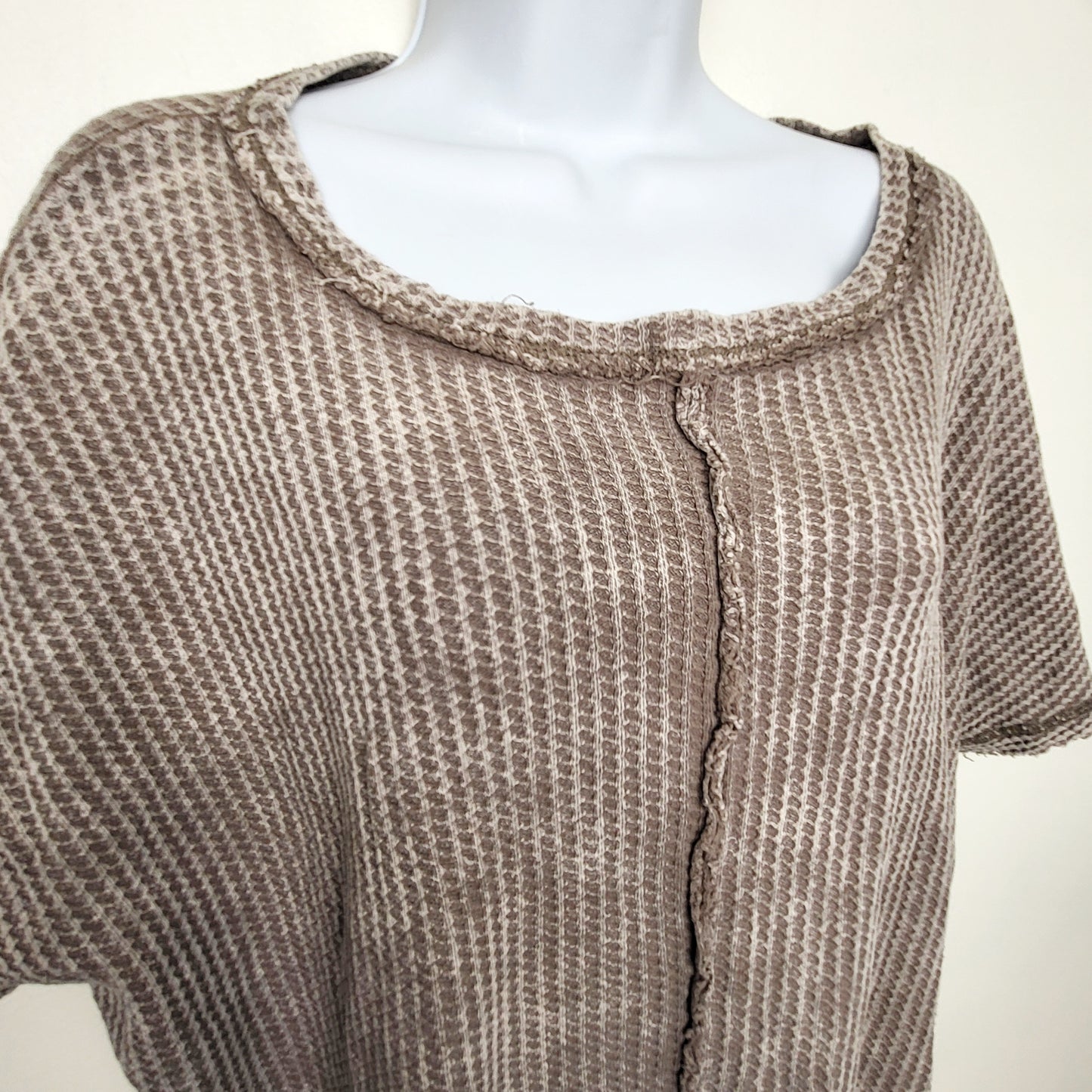 BAUB1 - Zenana brown waffle knit loose fit t-shirt with raw edge hem. Size L/XL