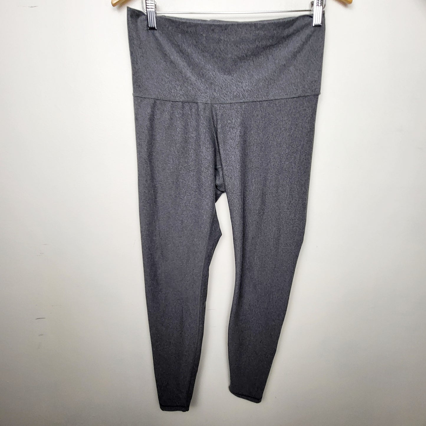 BAUB1 - Old Navy grey extra high rise Powersoft leggings. Size large