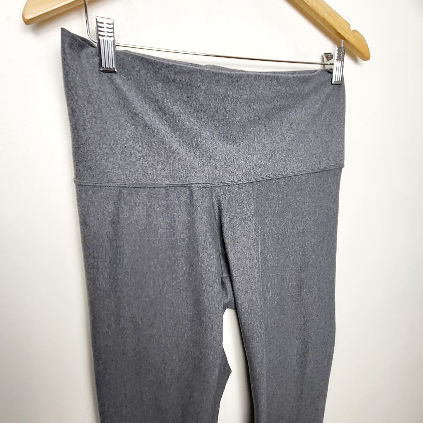 BAUB1 - Old Navy grey extra high rise Powersoft leggings. Size large