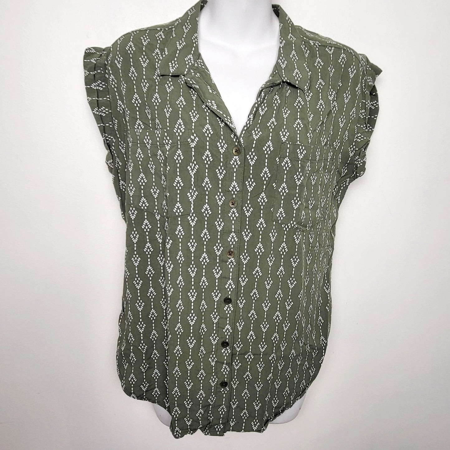 CCRT1 - Jachs Girlfiend olive green printed loose fit button down rayon blouse. Size small