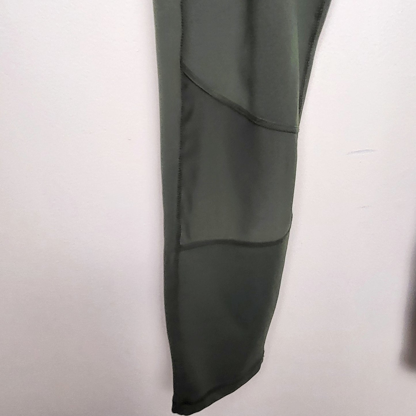 CCRT1 - Head green active leggings with mesh cut outs. Size large