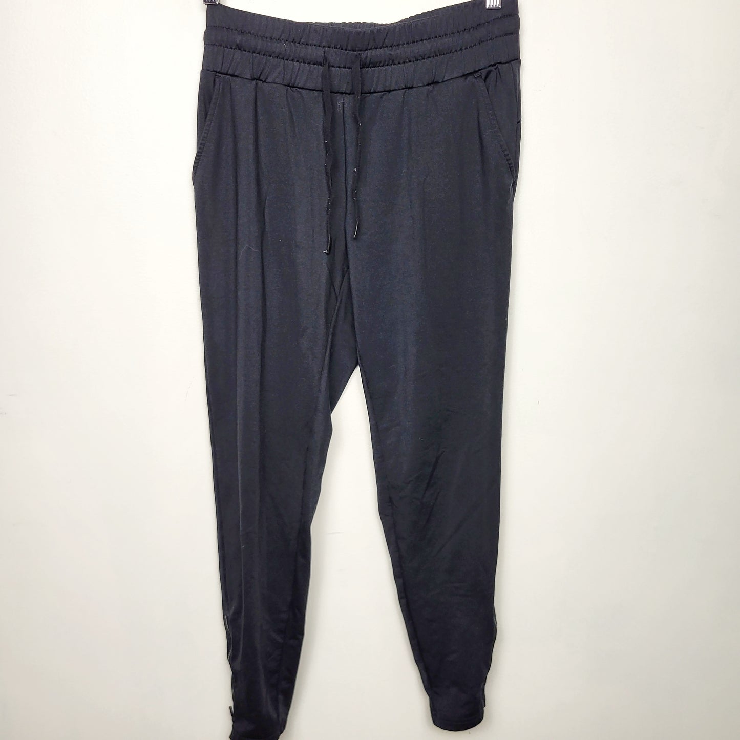 BBIN1 - Diadora black active joggers. Size small