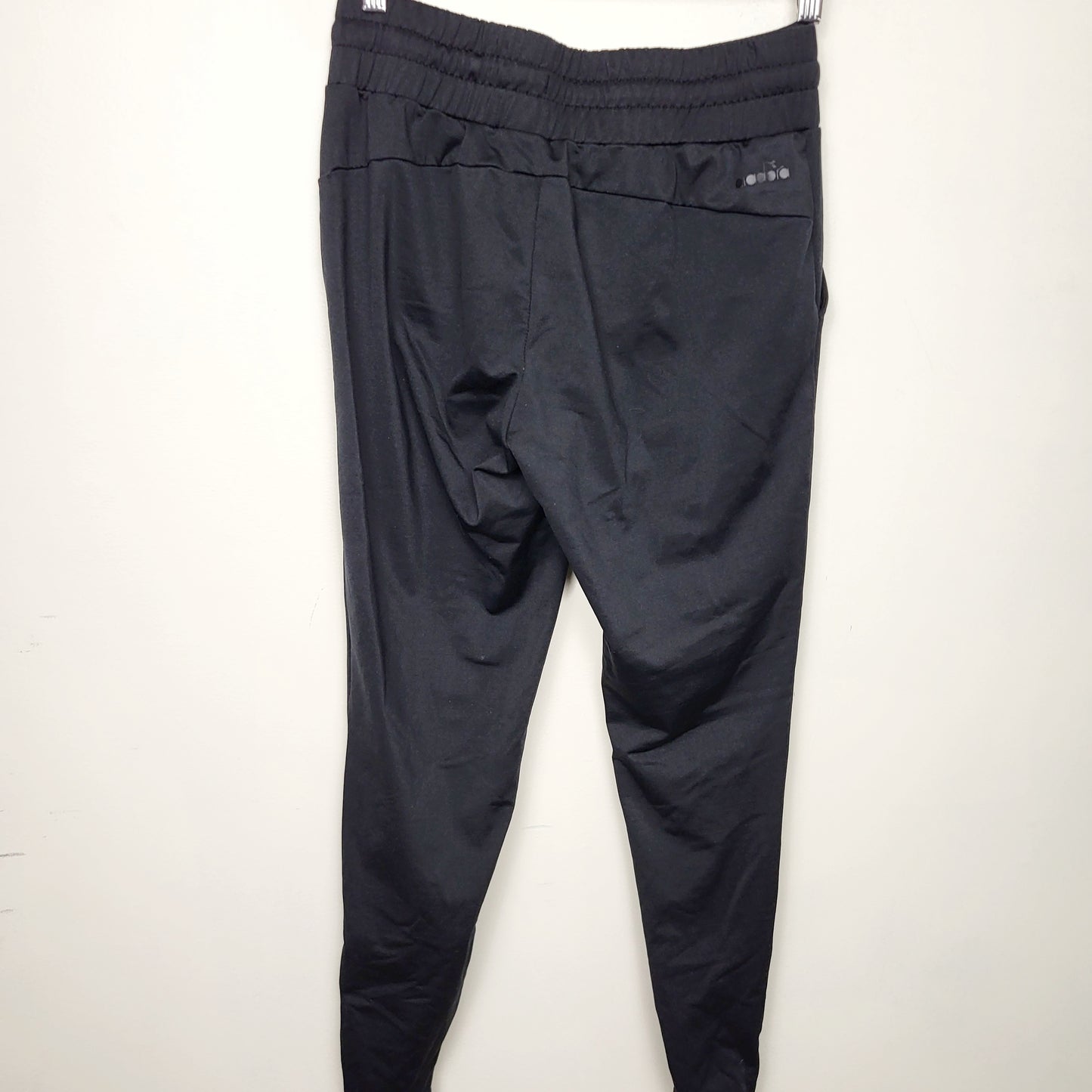 BBIN1 - Diadora black active joggers. Size small