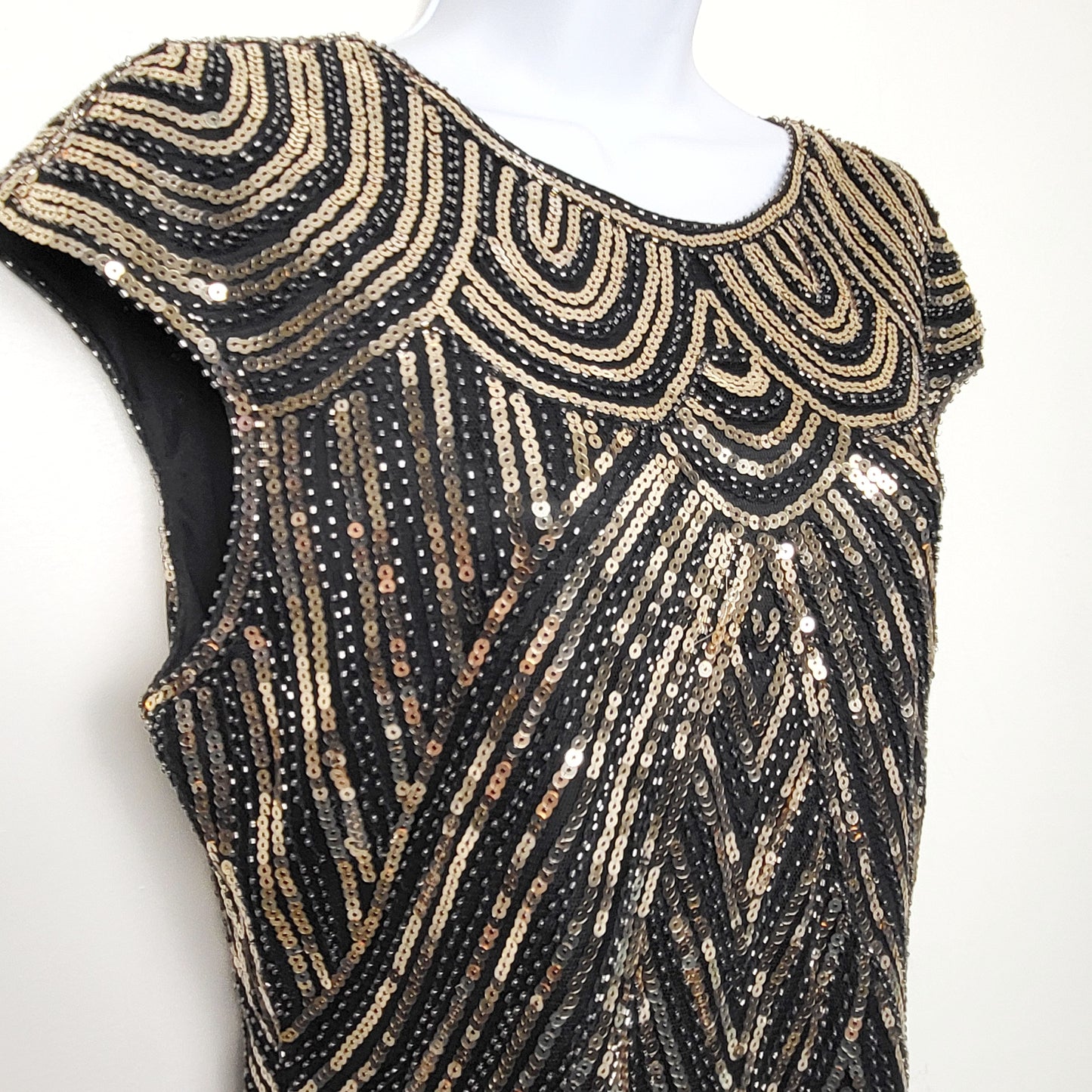 BBIN1 - Black and gold sequined flapper style dress. Sizes like a medium