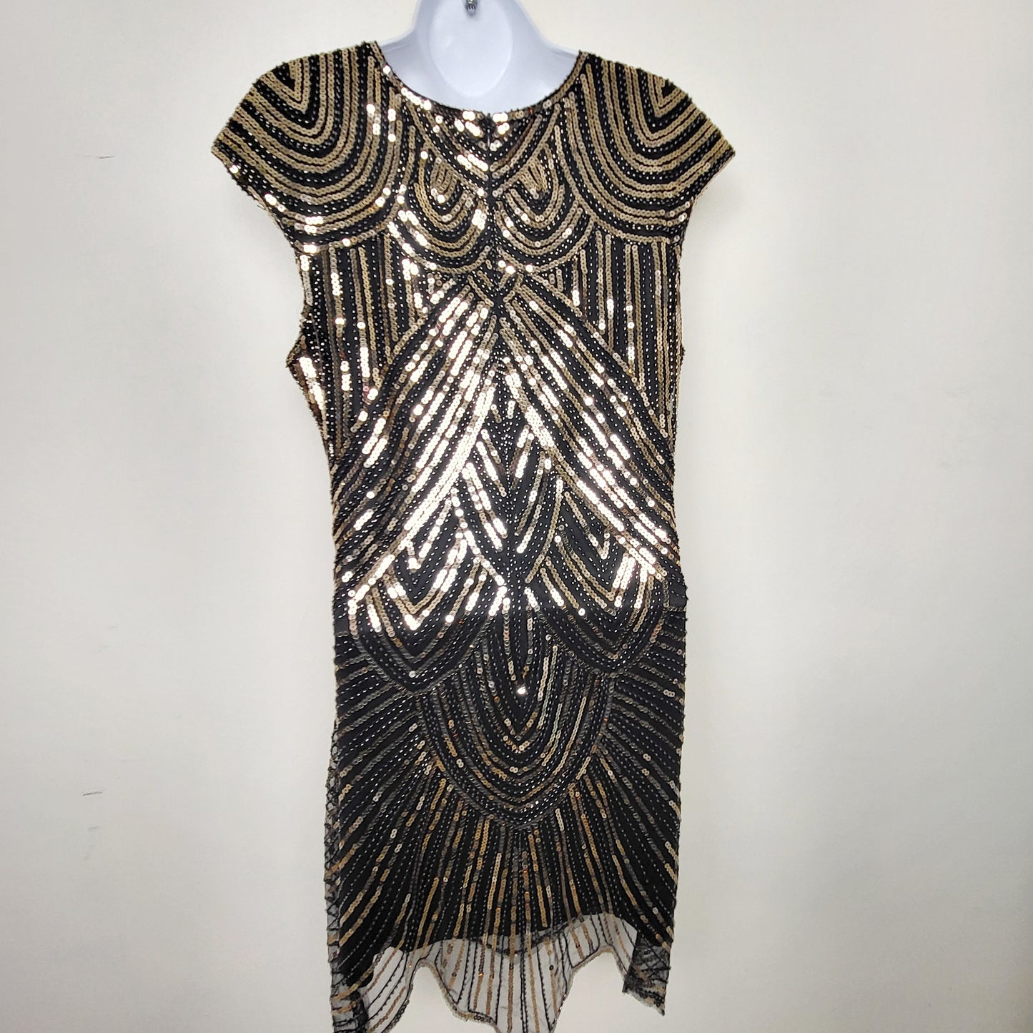 BBIN1 - Black and gold sequined flapper style dress. Sizes like a medium