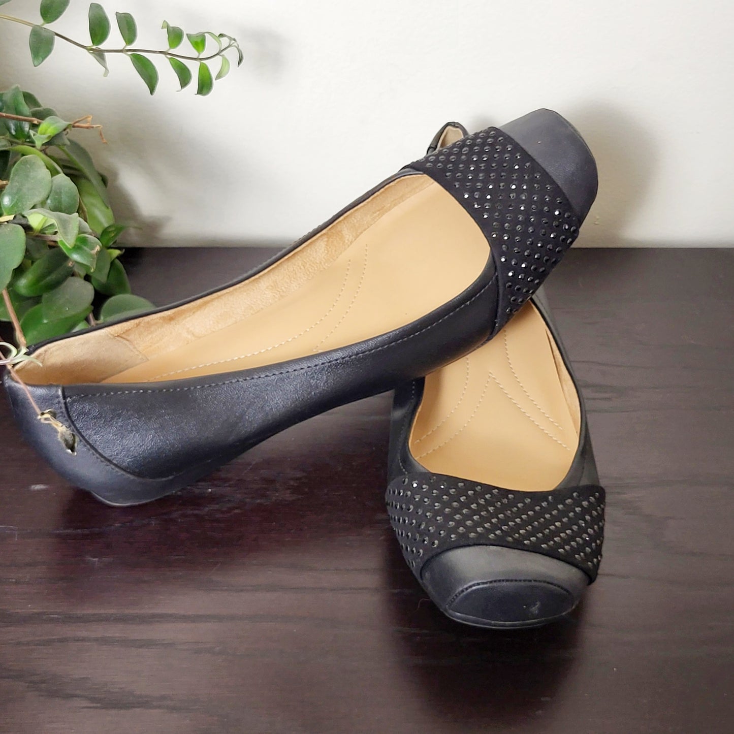 LSEV1 - Naturalizer N5 Comfort black flats. Size 10W