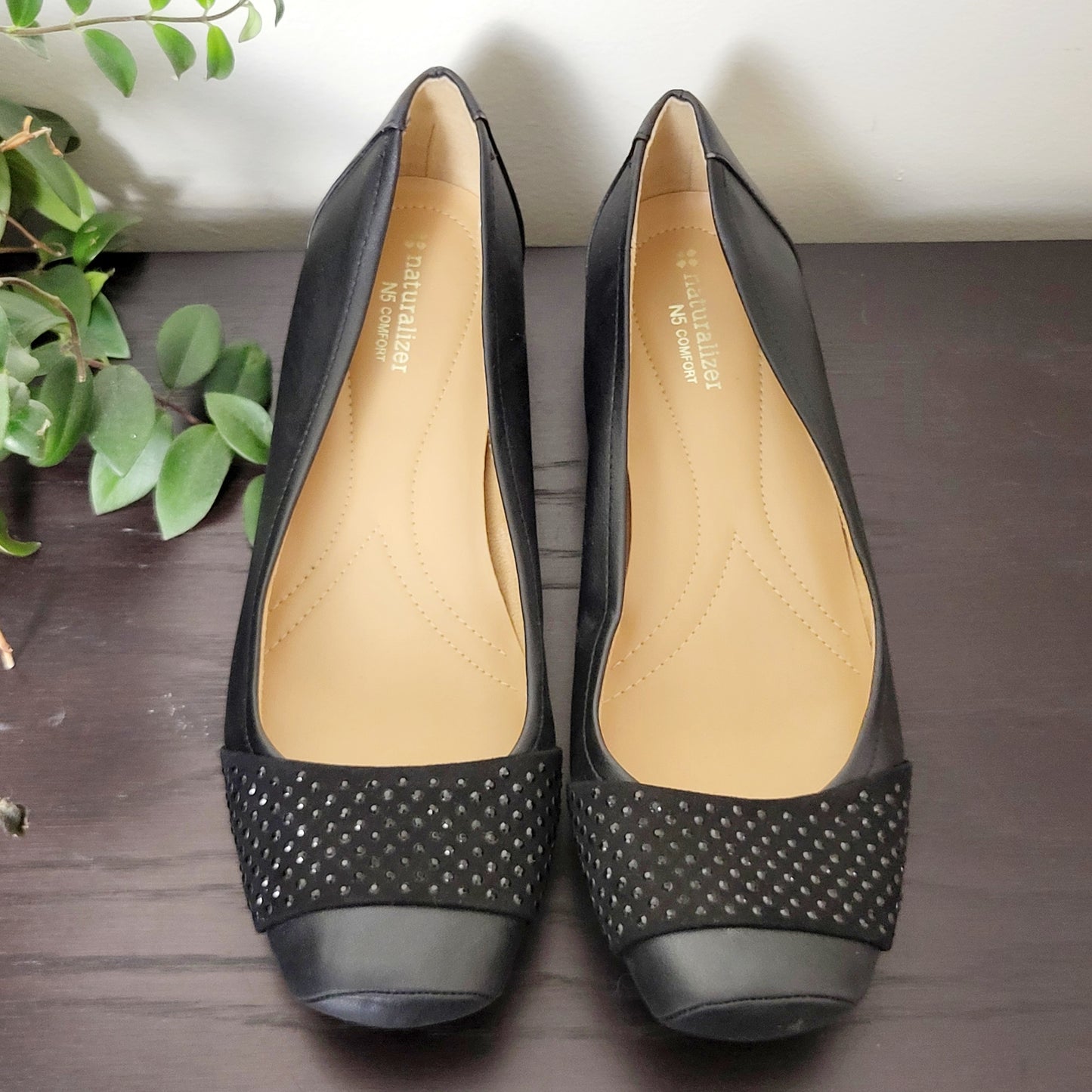 LSEV1 - Naturalizer N5 Comfort black flats. Size 10W