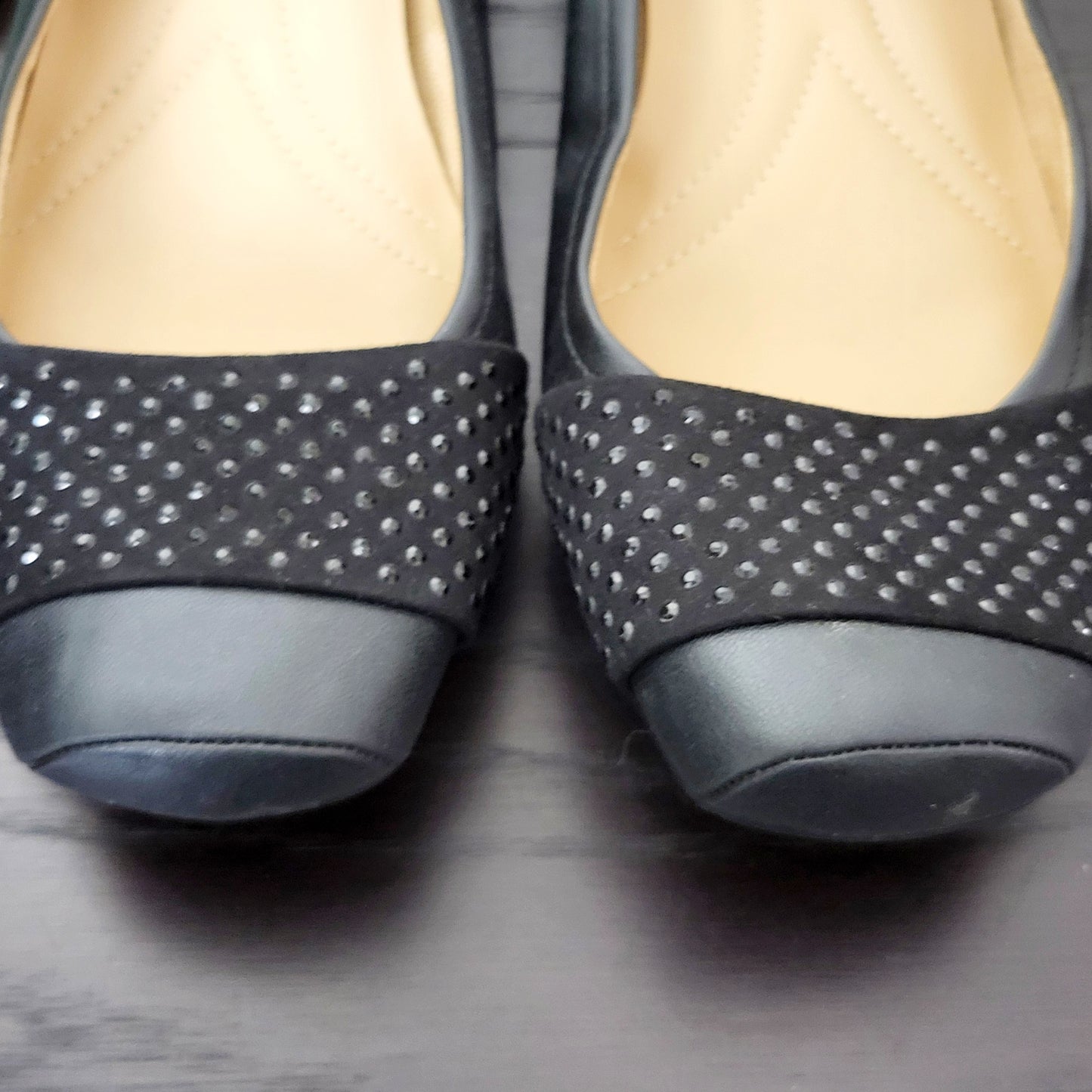 LSEV1 - Naturalizer N5 Comfort black flats. Size 10W