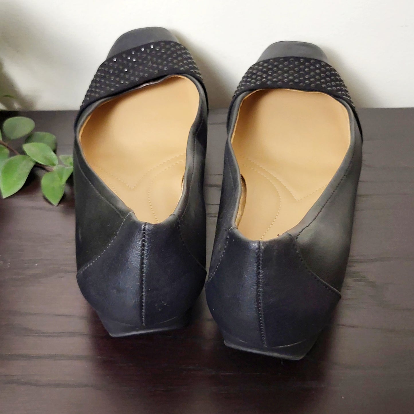 LSEV1 - Naturalizer N5 Comfort black flats. Size 10W