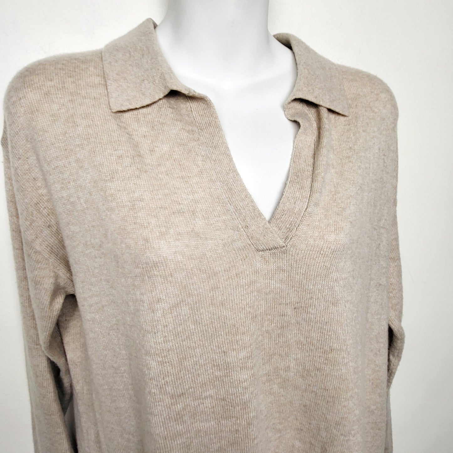 DFON1 - Reitmans beige collared cashmere blend sweater. Size small