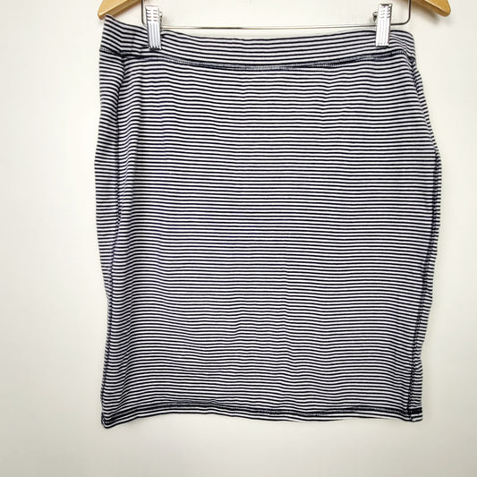 ZSFO1 - Old Navy Ponte Knit Striped Pencil Skirt In Navy / white. Size large (measures as a medium)