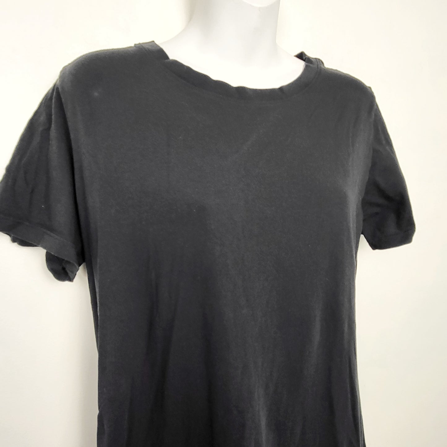 ZSFO1 - MEC black t-shirt. ladies size large