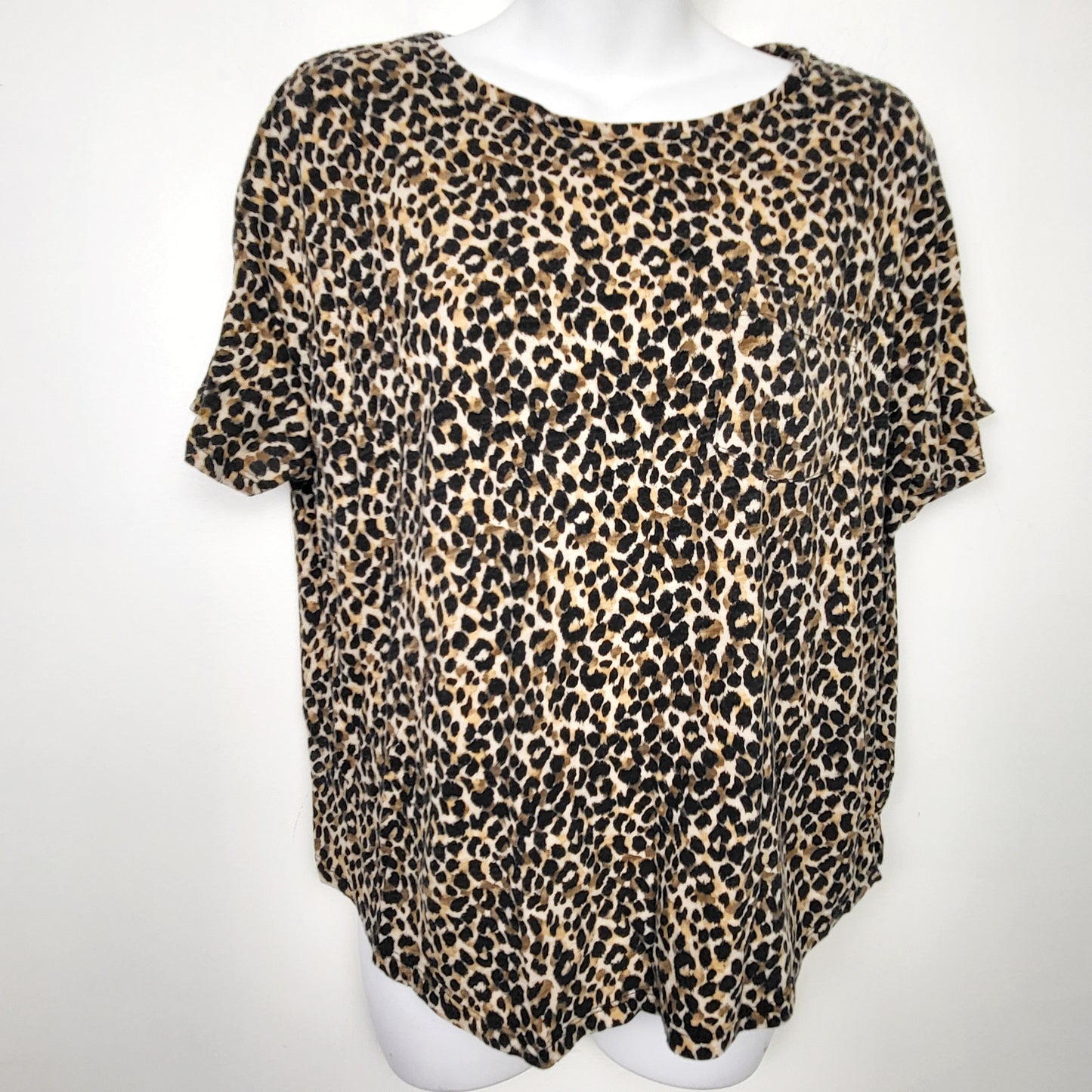 ZSFO1 - Old Navy leopard print loose fit "easy tee" t-shirt. Size large