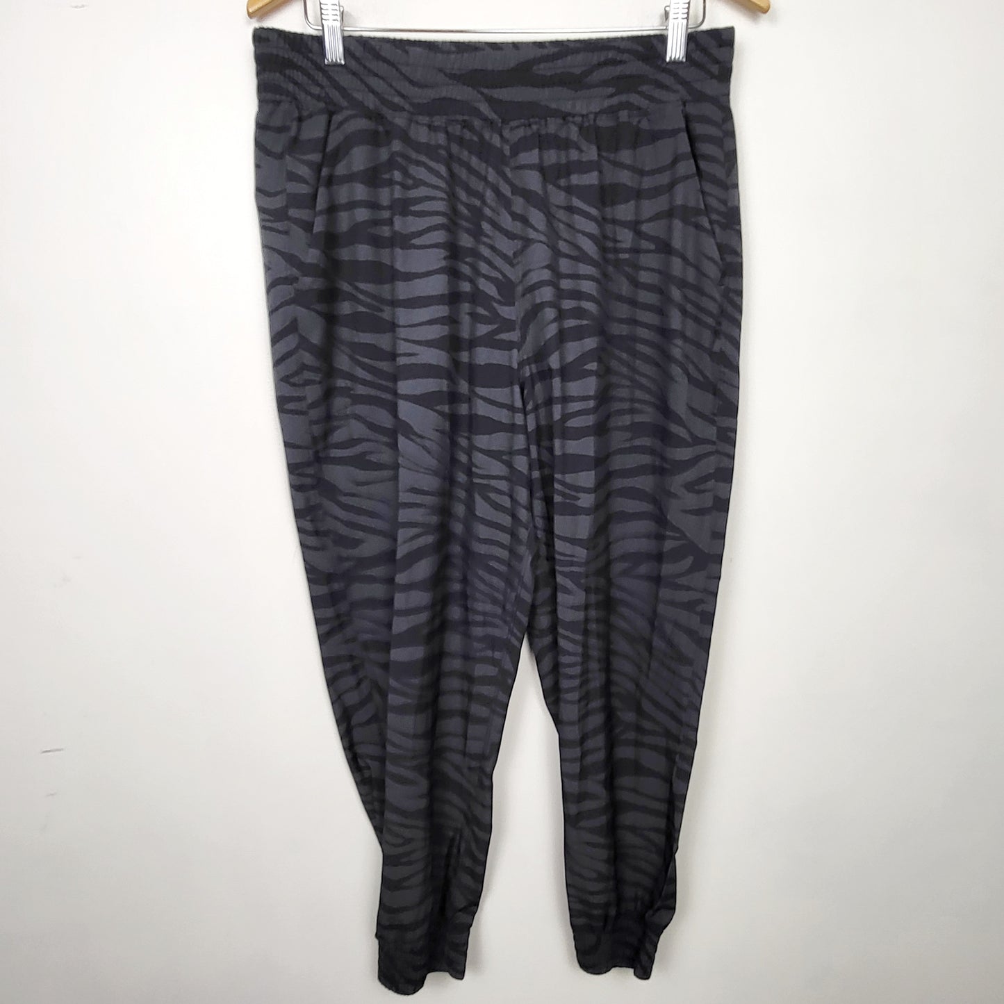 ZSFO1 - Old Navy Zebra Print High-Waisted StretchTech Tapered Pants. Size large