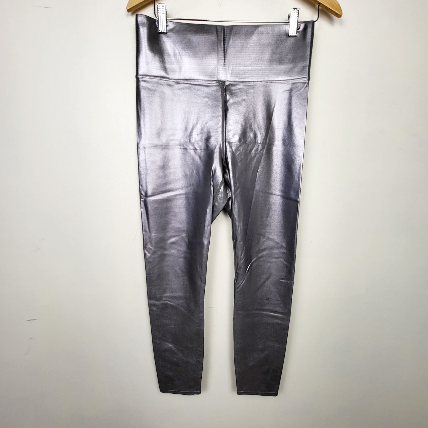 ZSFO1 - Knix x Papaya Sculpt Legging in metallic faux leather. Size large 🍁