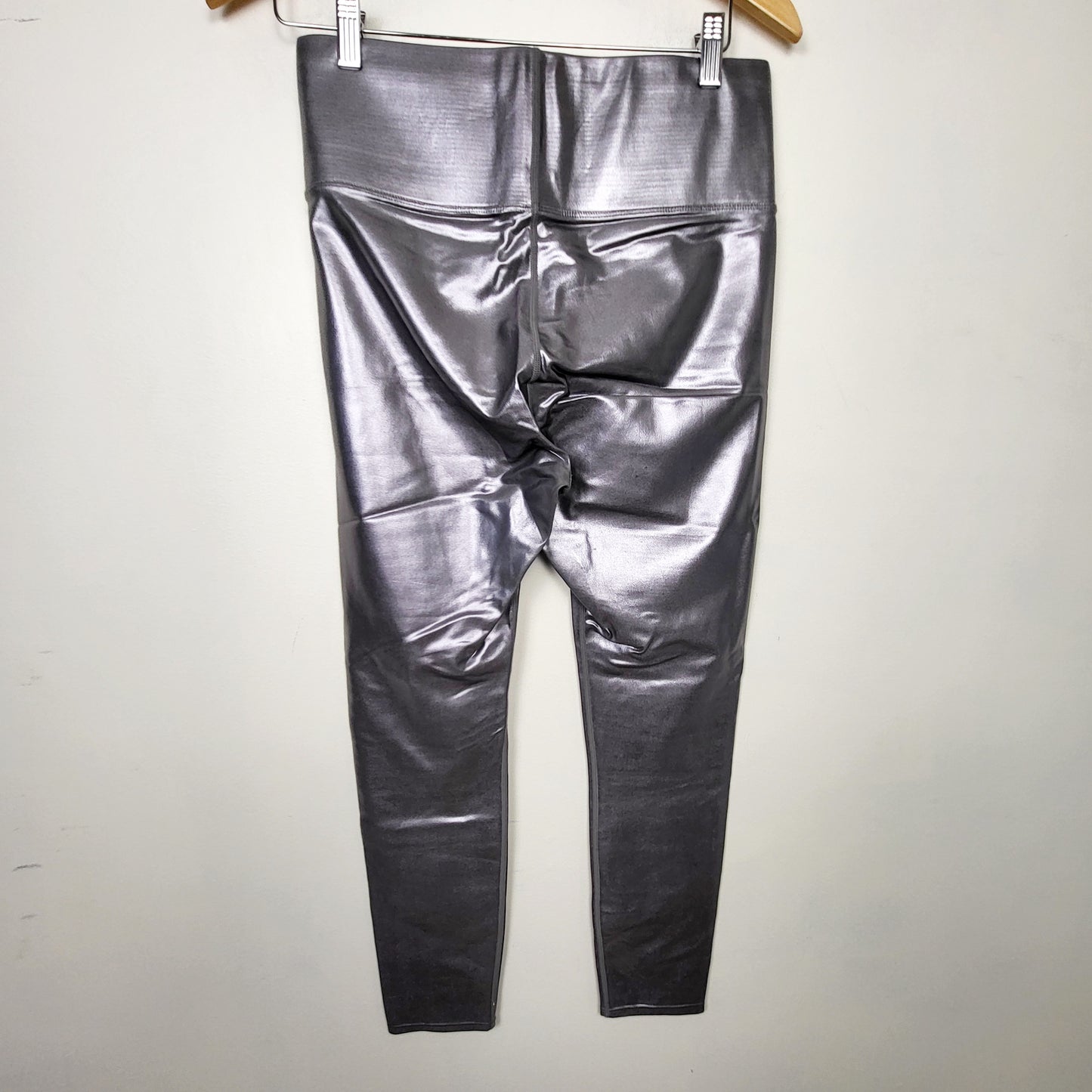 ZSFO1 - Knix x Papaya Sculpt Legging in metallic faux leather. Size large 🍁