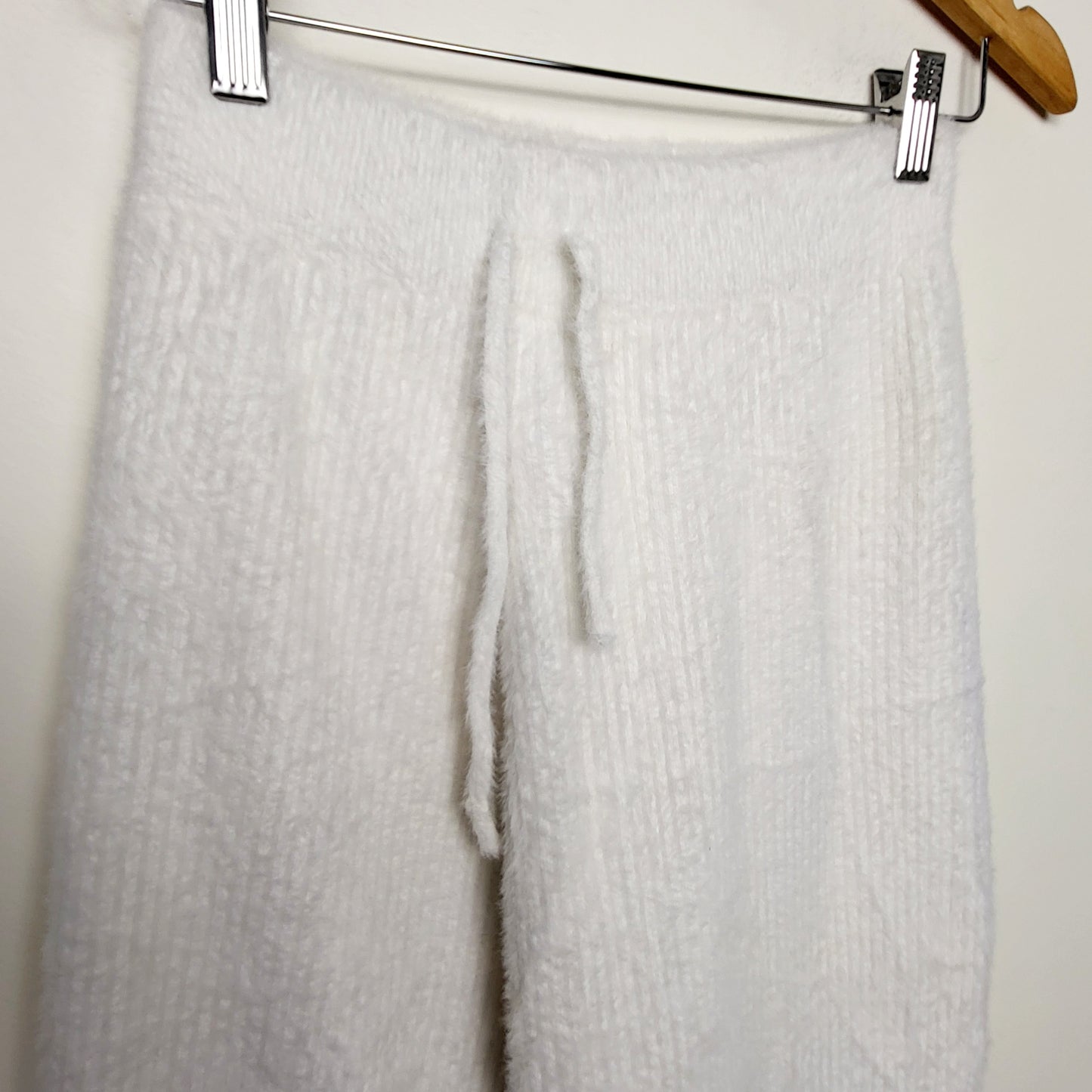 CHZO1 - White minky feel knit high waisted wide leg sweater pants. Sizes like an XS