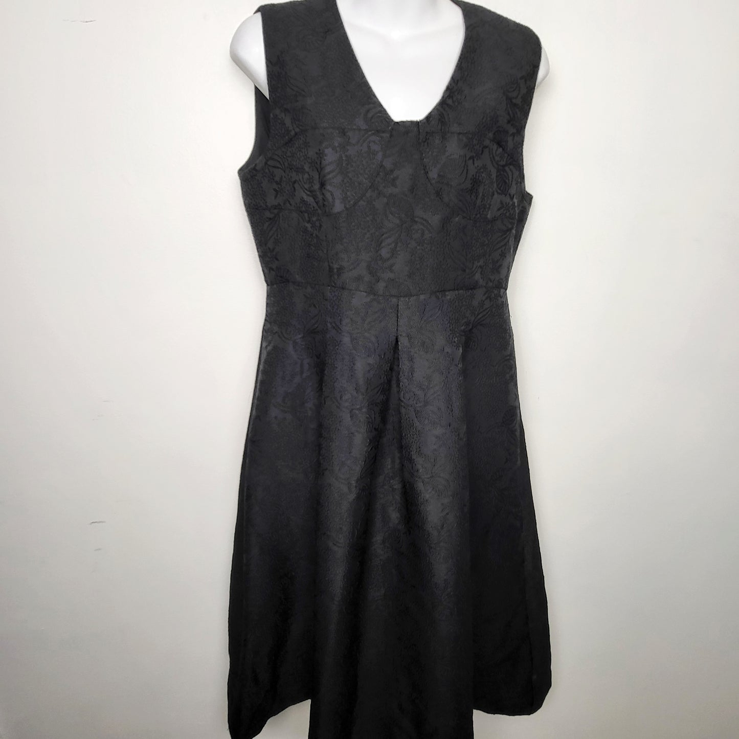 CHZO1 - Black textured sleeveless dress. Size medium