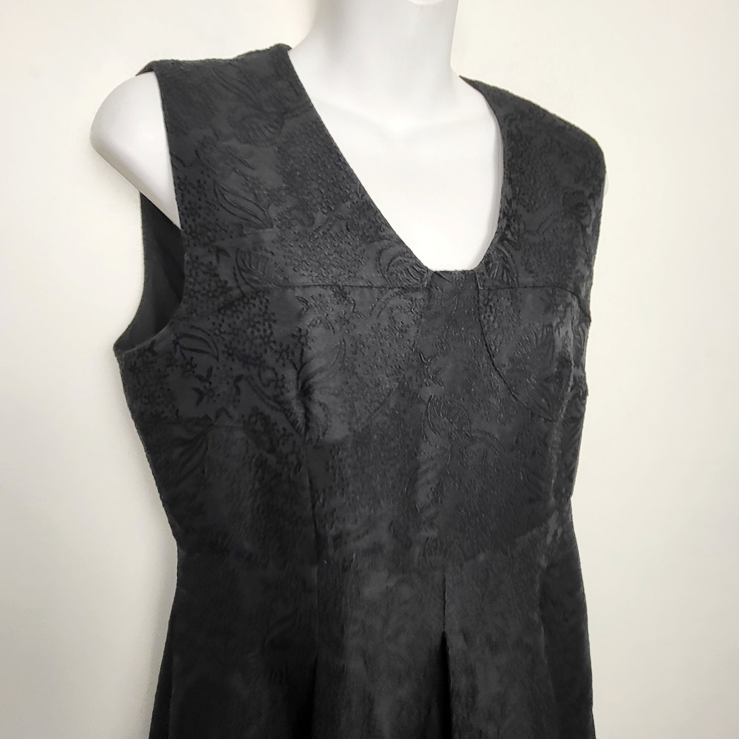 CHZO1 - Black textured sleeveless dress. Size medium