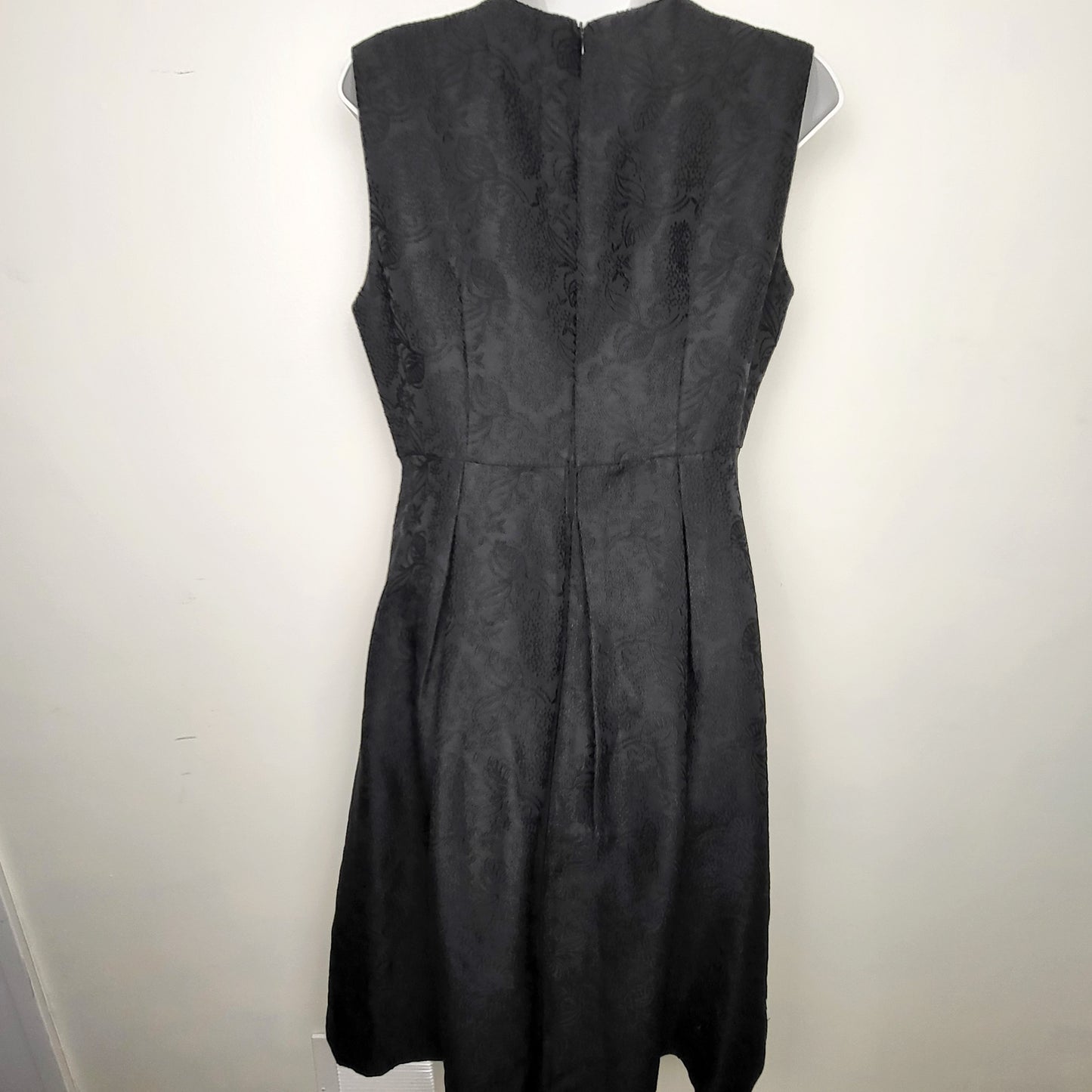 CHZO1 - Black textured sleeveless dress. Size medium