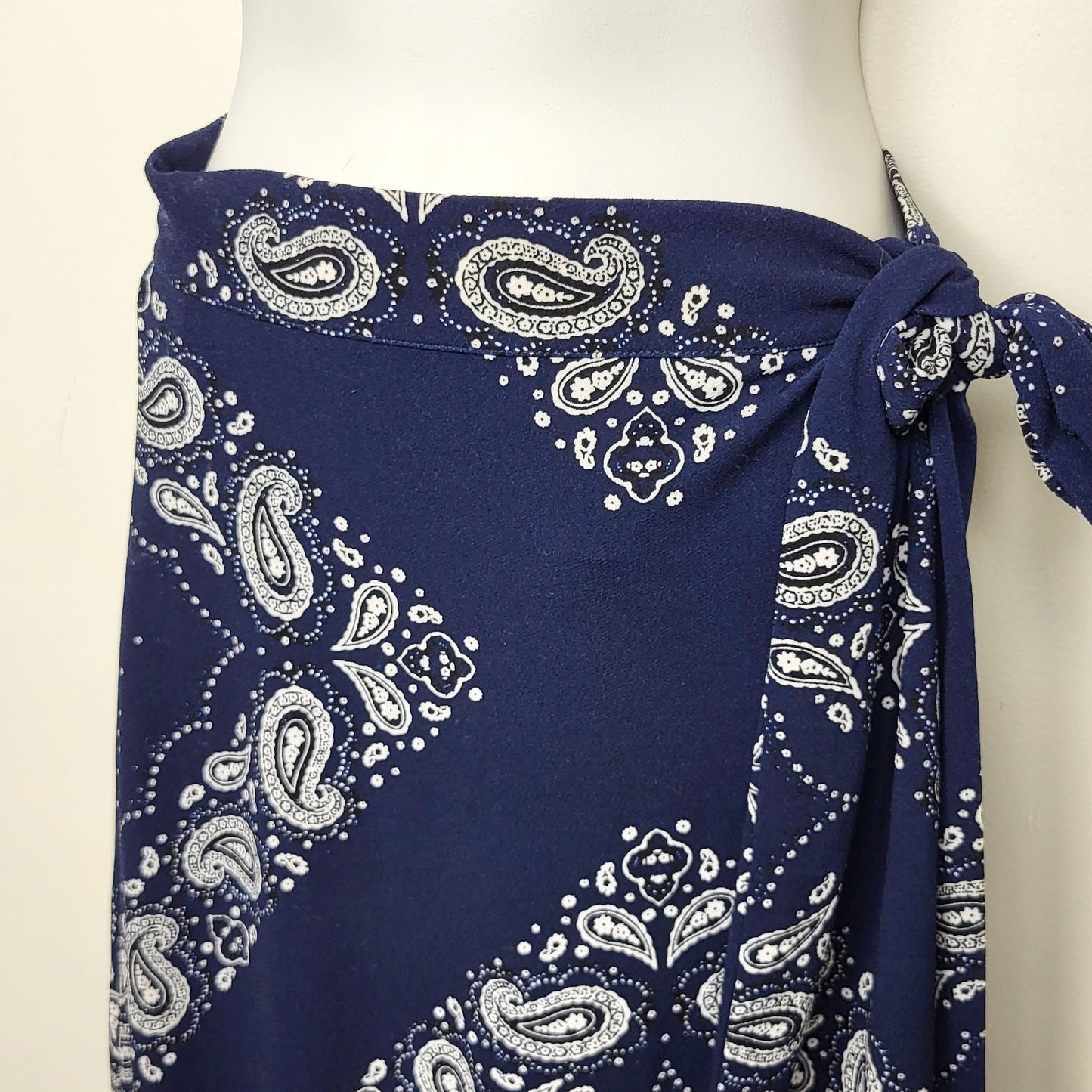 KTRC1 - Black Tape navy paisley print wrap skirt. Size small