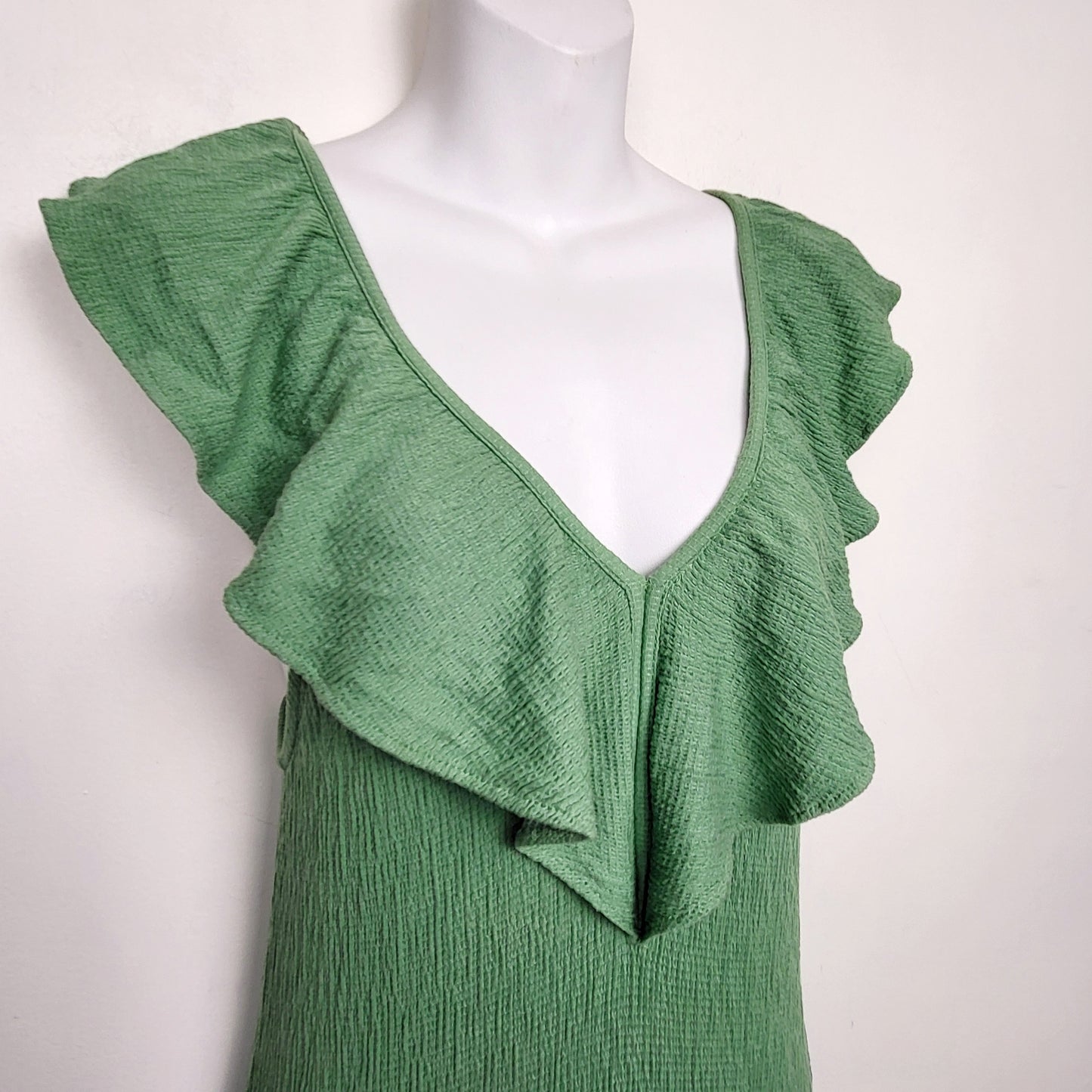 KTRC1 - Zara green smocked v-neck ruffle front sleeveless dress. Size small