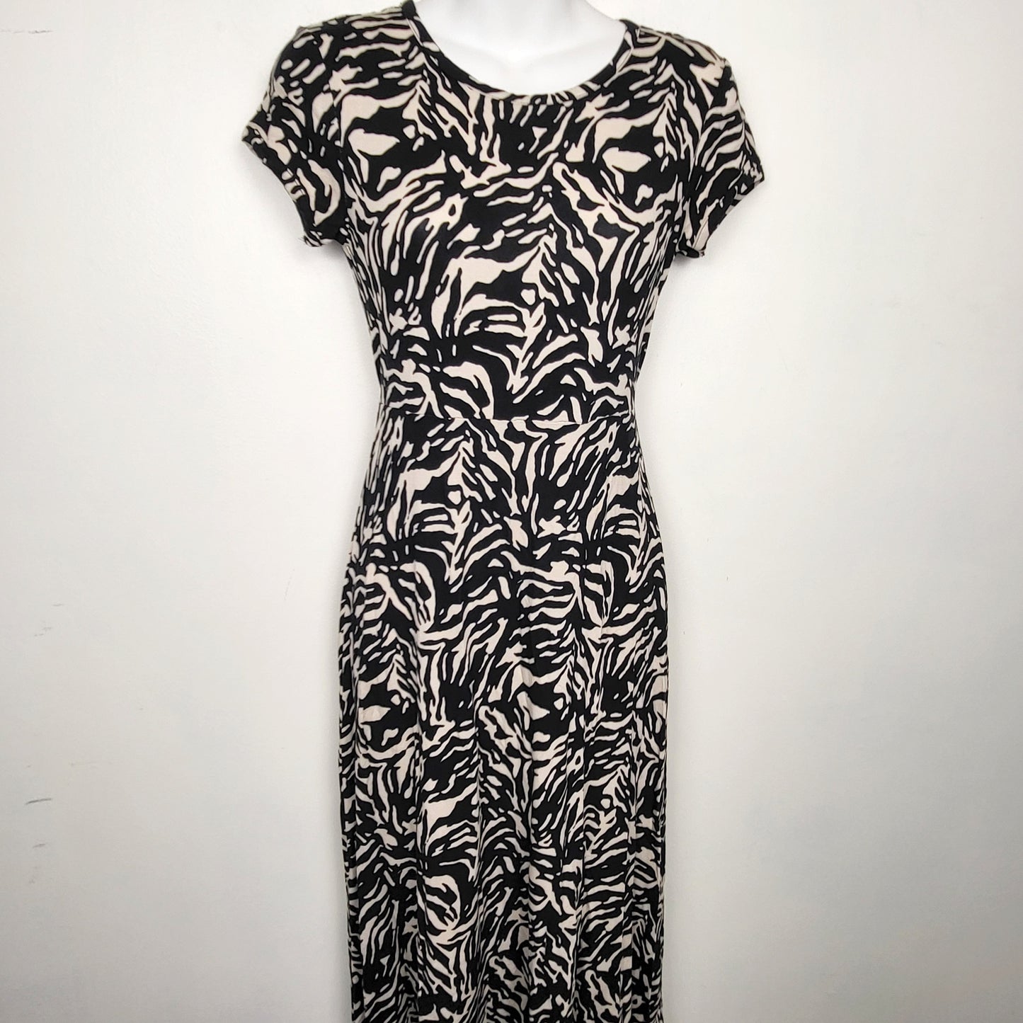 KTRC1 - NEW Joe Fresh zebra print short sleeved dress. Size XS 🍁