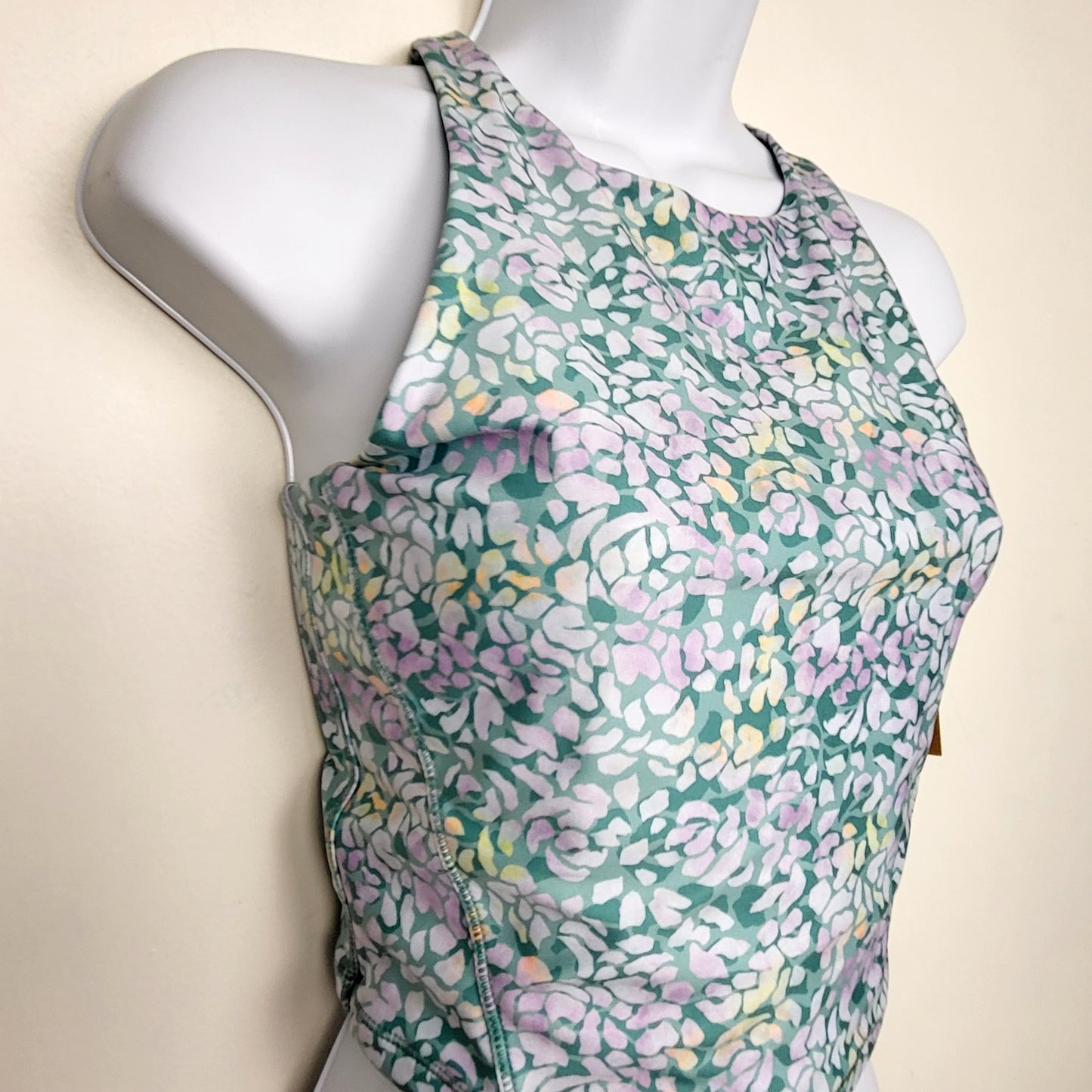 KTRC1 - NEW - Joe Fresh floral print cropped active top. Size small 🍁