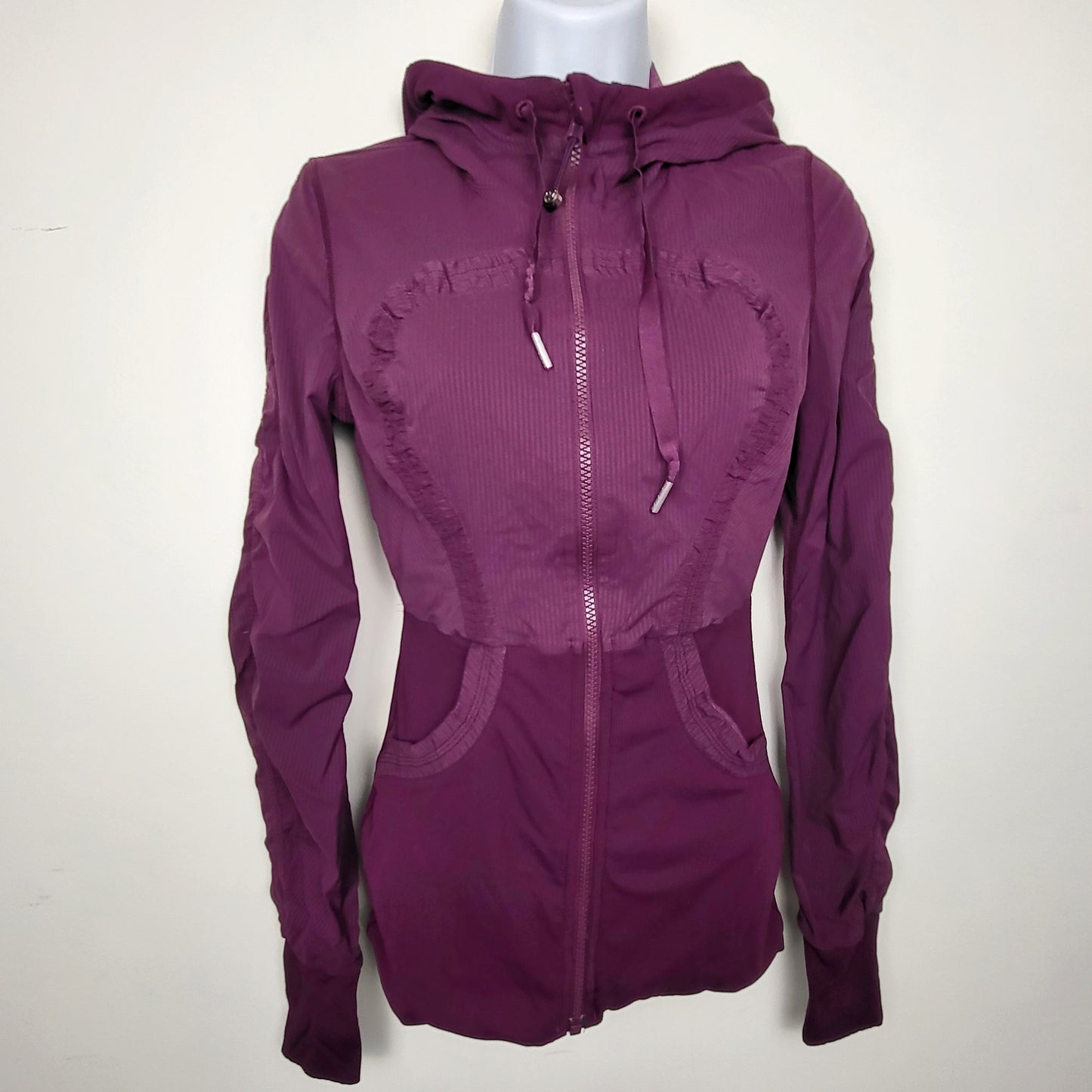 KTRC1 - Lululemon Reversible Dance Studio Jacket III in plum. Sizes like an XS 🍁