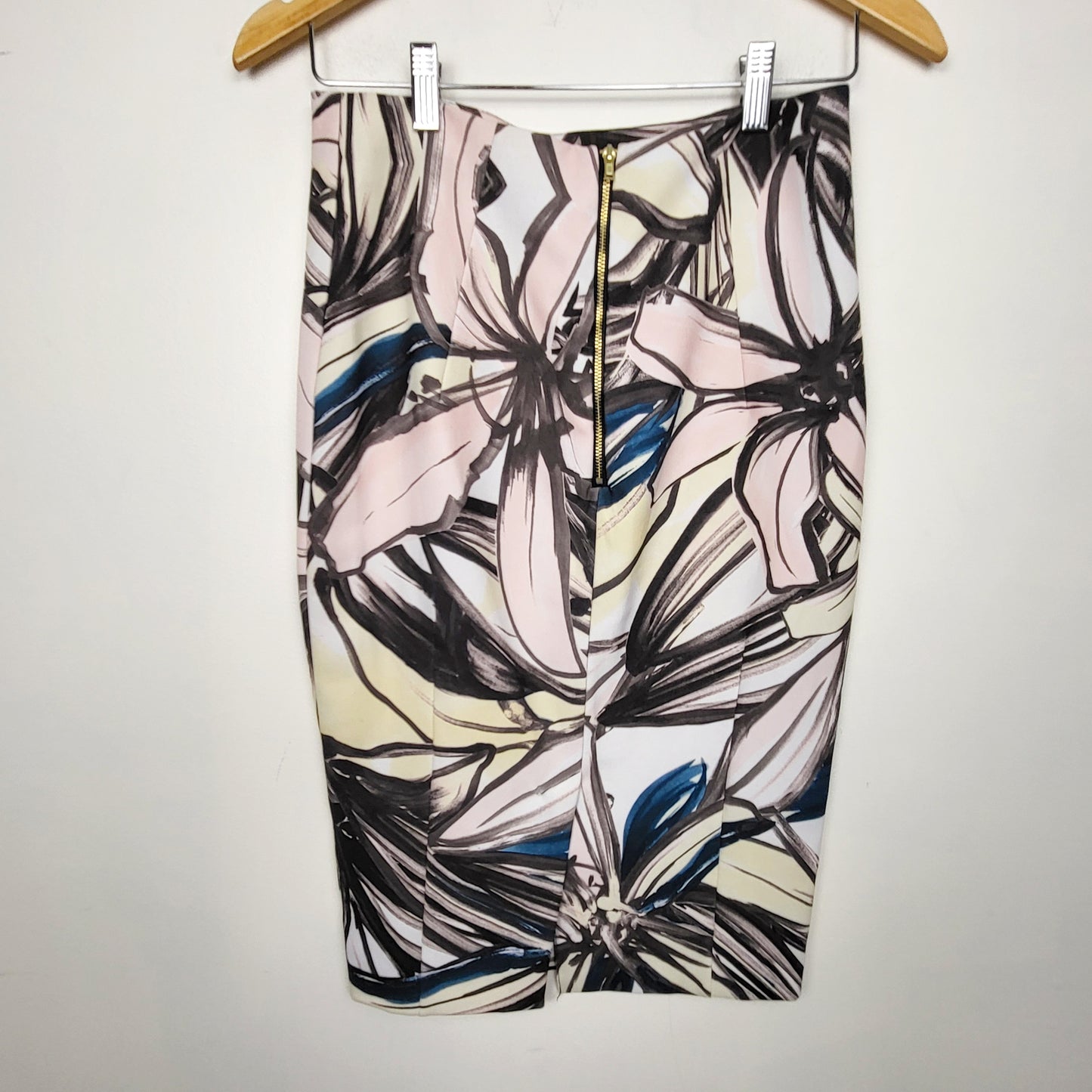 KTRC - H and M floral print midi length pencil skirt. Size 6