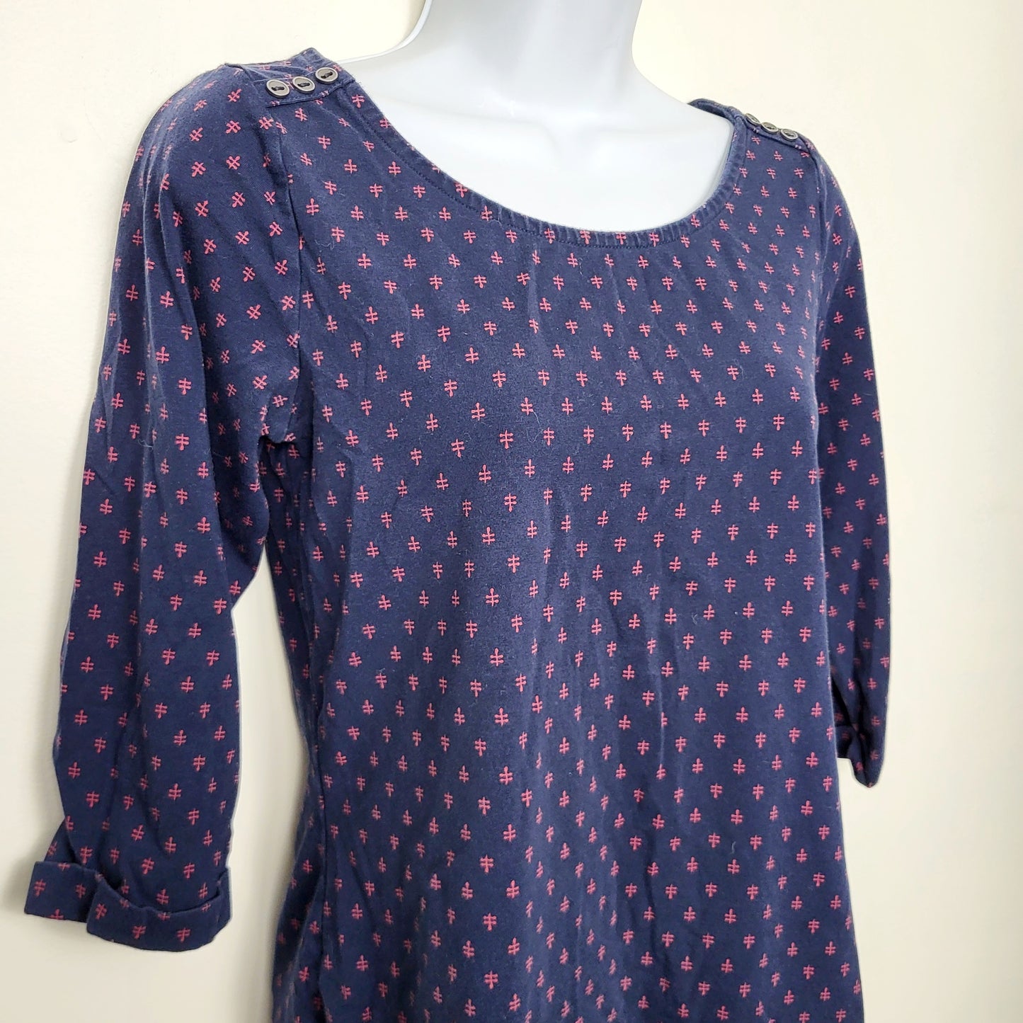 AGLL1 - Reitmans navy patterned 3/4 length sleeved top. Size small