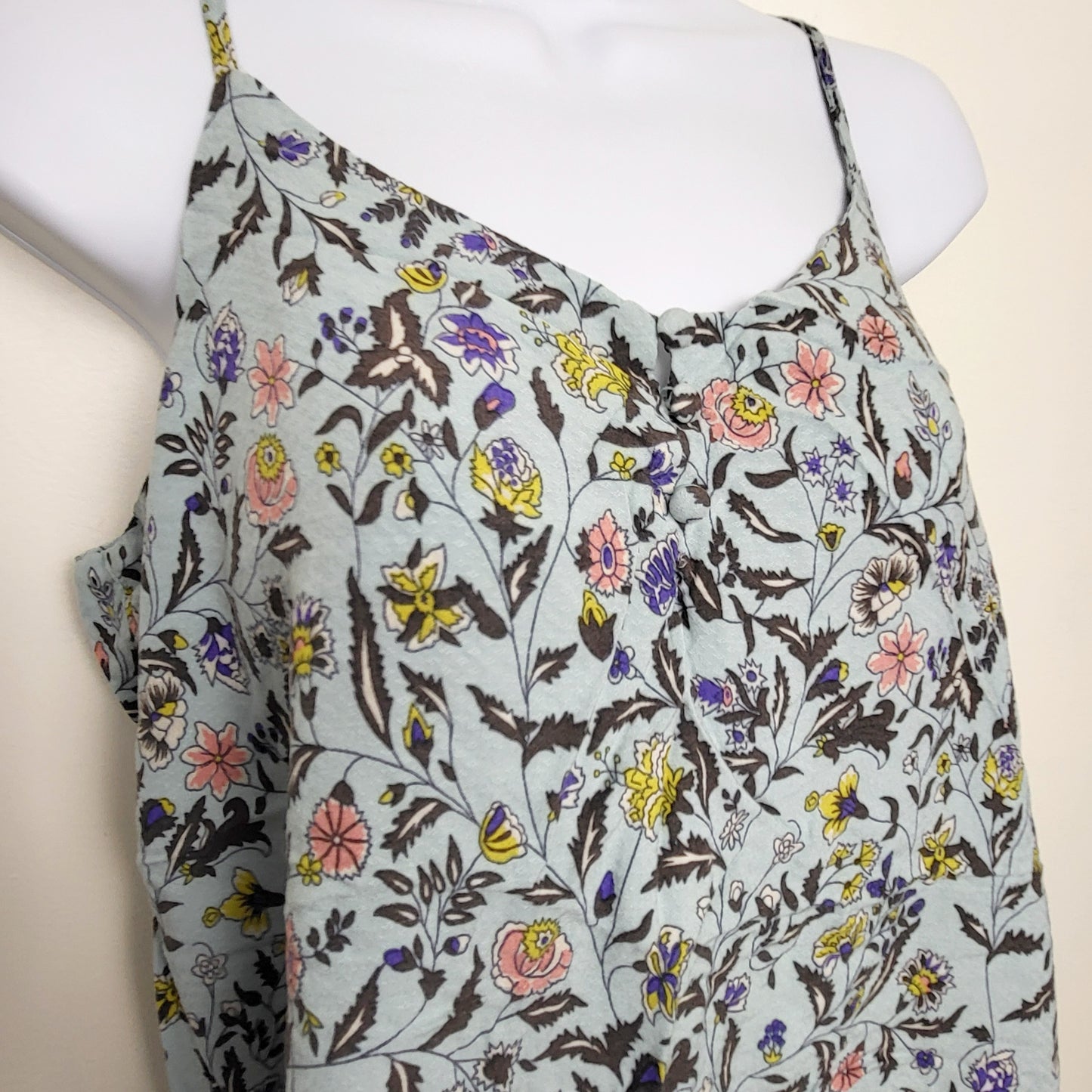 AGLL1 - Jacqueline de Yong blue sleeveless floral print tank top. Size 42 (US medium)