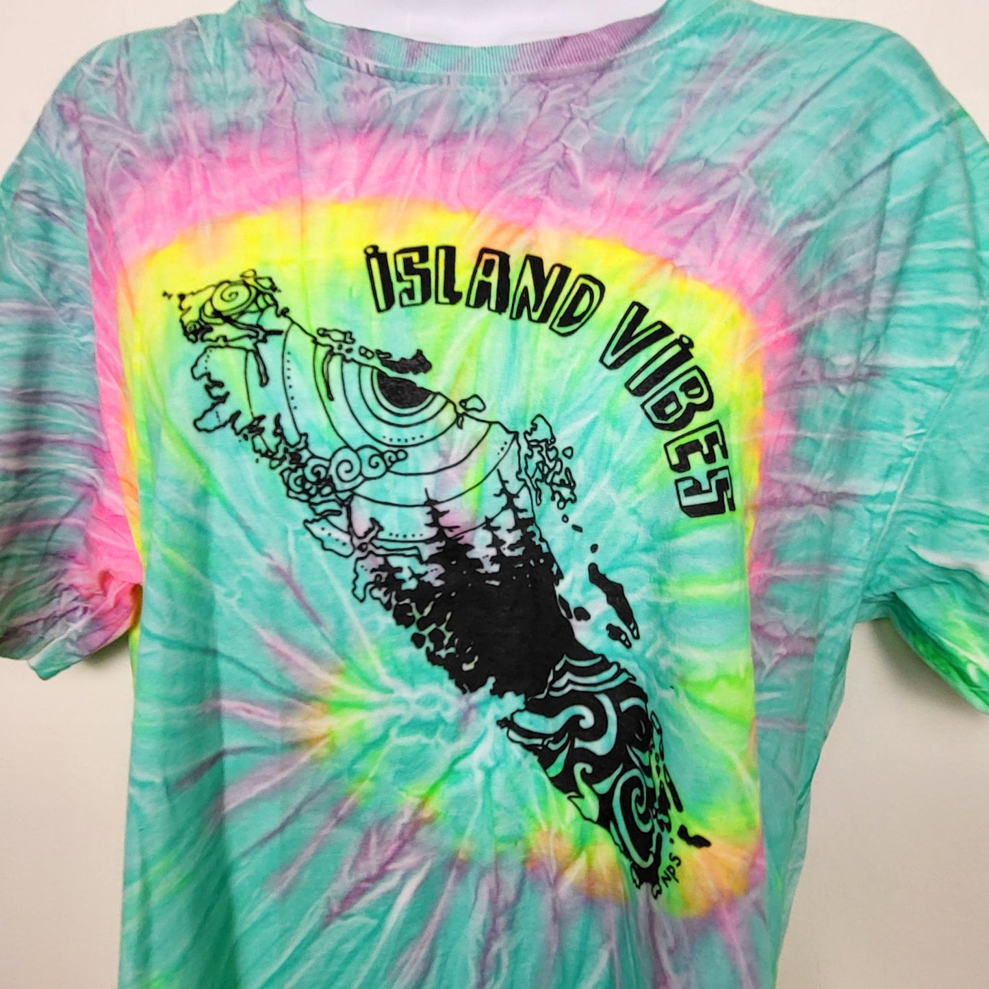 AGLL1 - Tie dyed "Island Vibes" Vancouver Island t-shirt. Size medium🍁