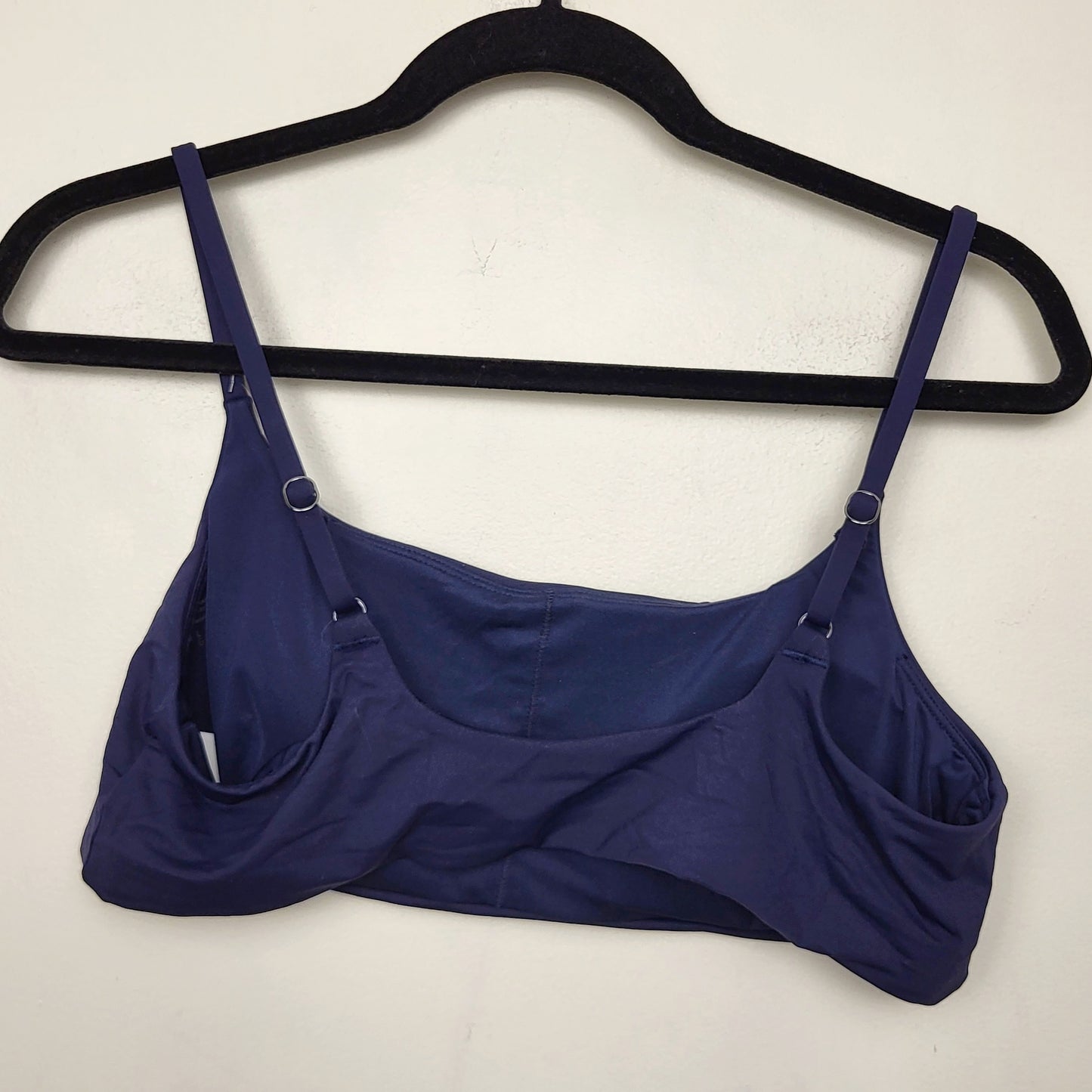 AGLL1 - NEW - Athleta navy padded scoop bikini top. Size large (fits A to C cup)