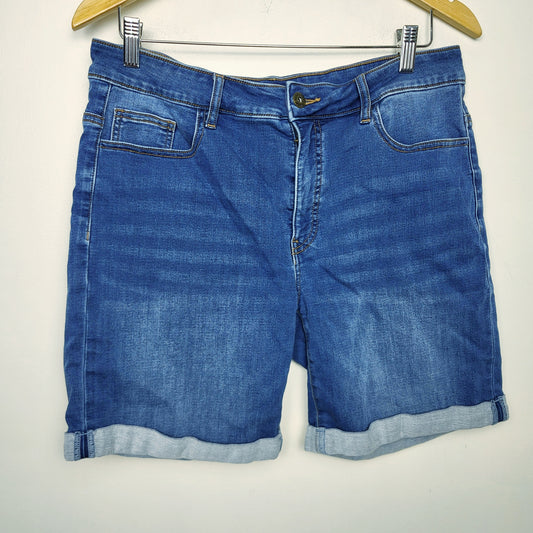 ZSFO2 - Parasuco cuffed denim shorts. Size 12