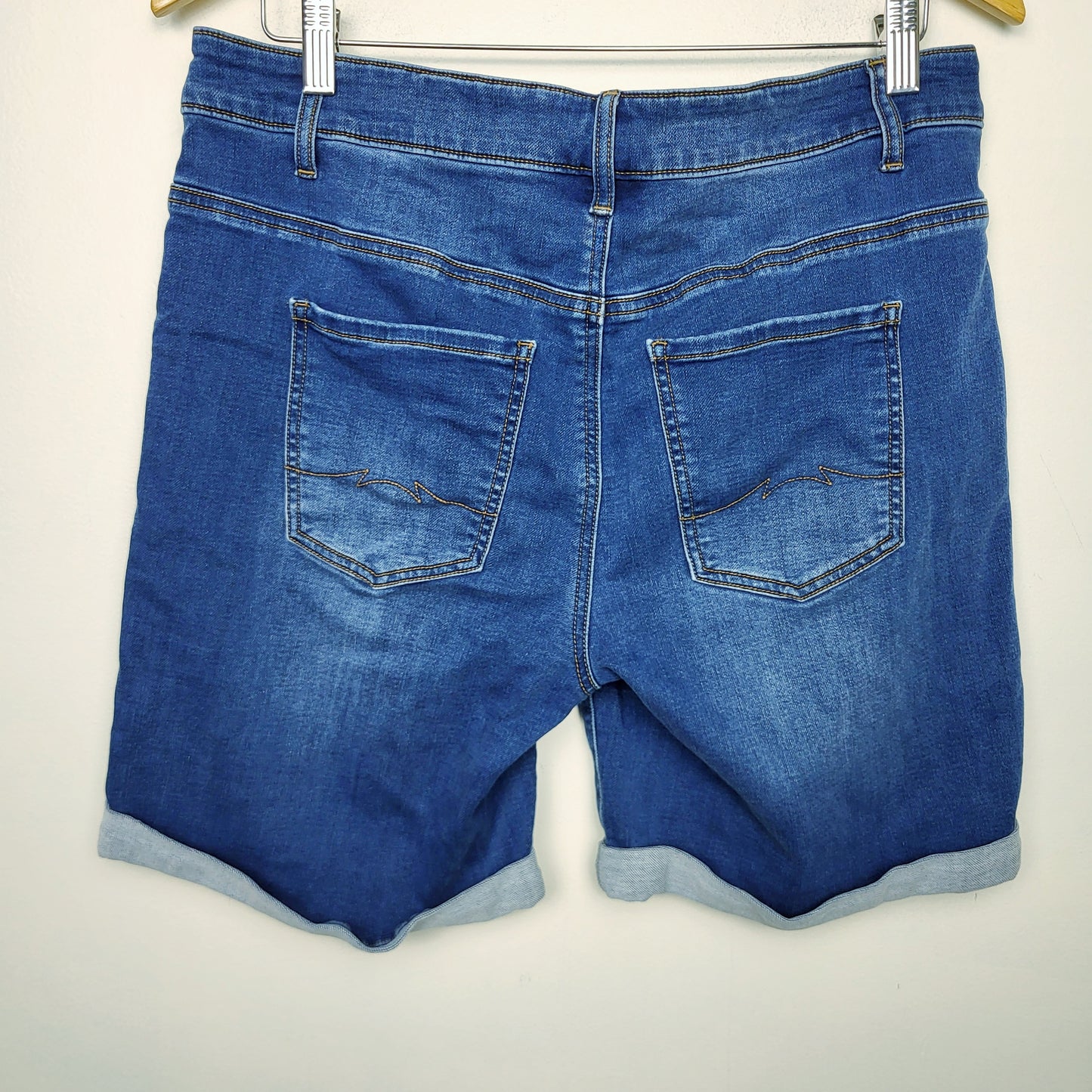 ZSFO2 - Parasuco cuffed denim shorts. Size 12