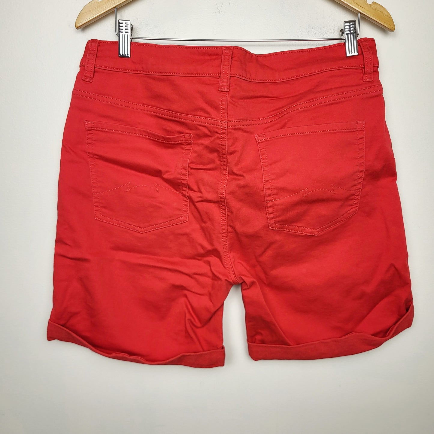 ZSFO2 - Parasuco red cuffed denim shorts. Size 14