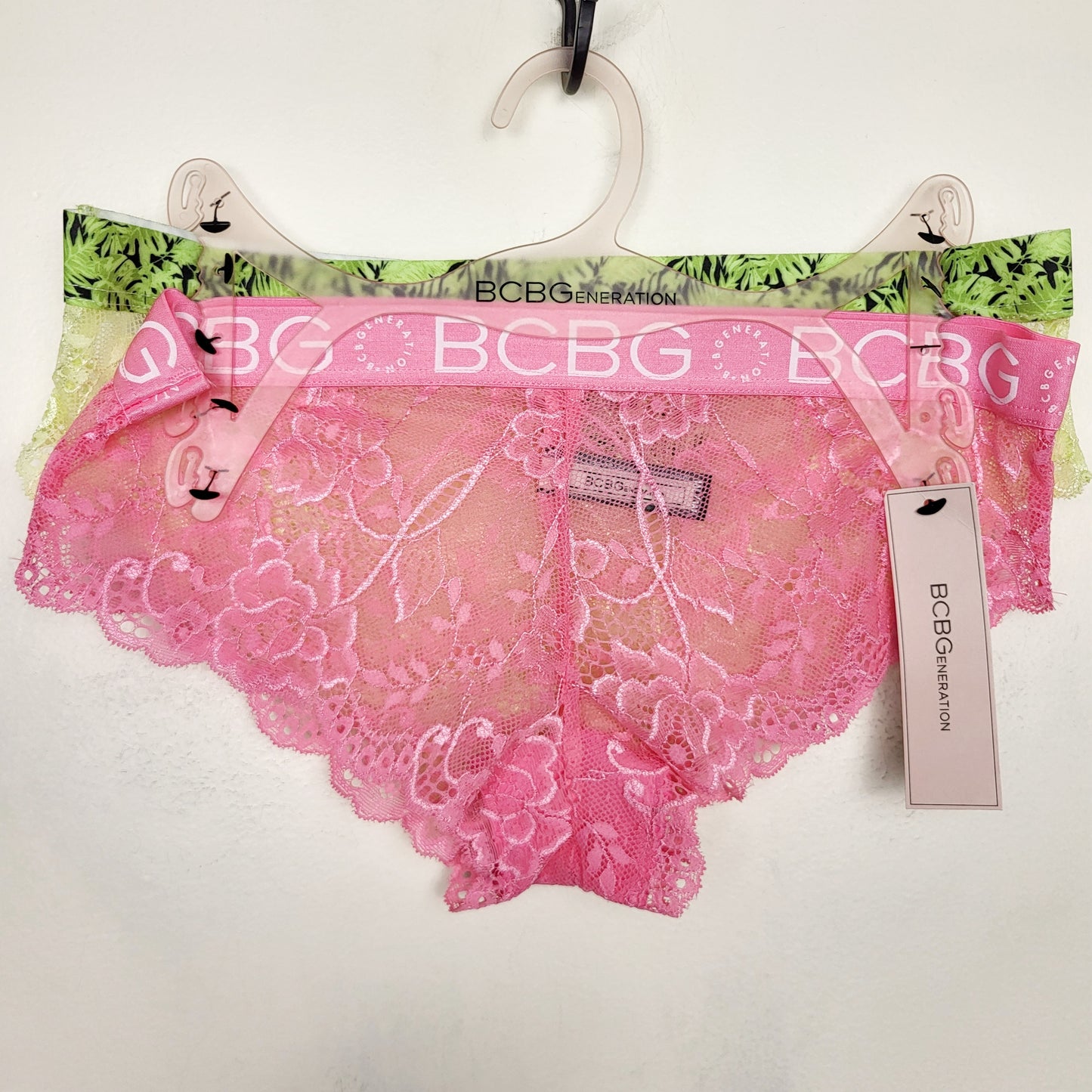 MOYO1 - NEW - BCBGeneration 2pc underwear. Size medium